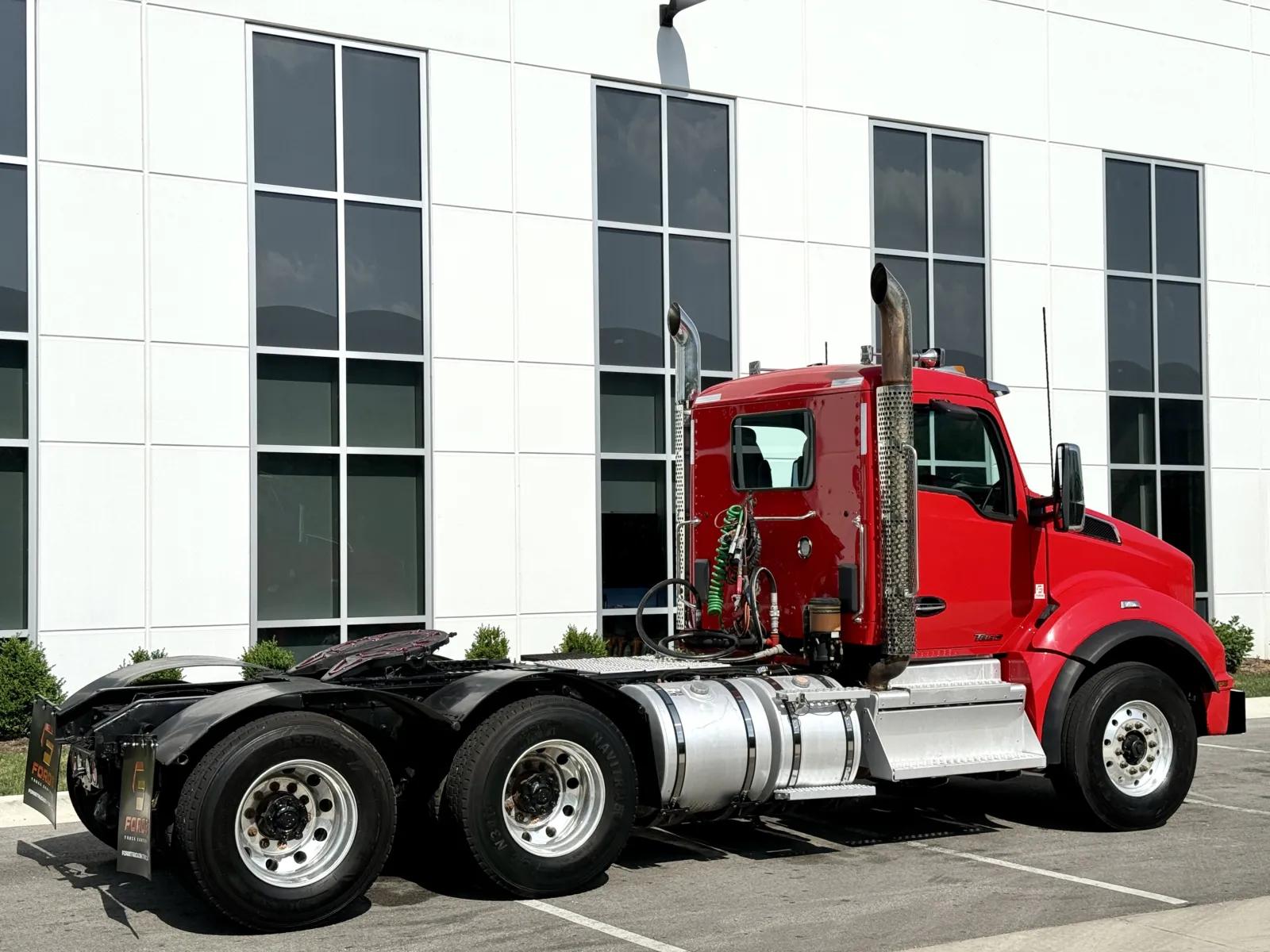 2022 Kenworth T880 in New Lenox, IL — photo 5