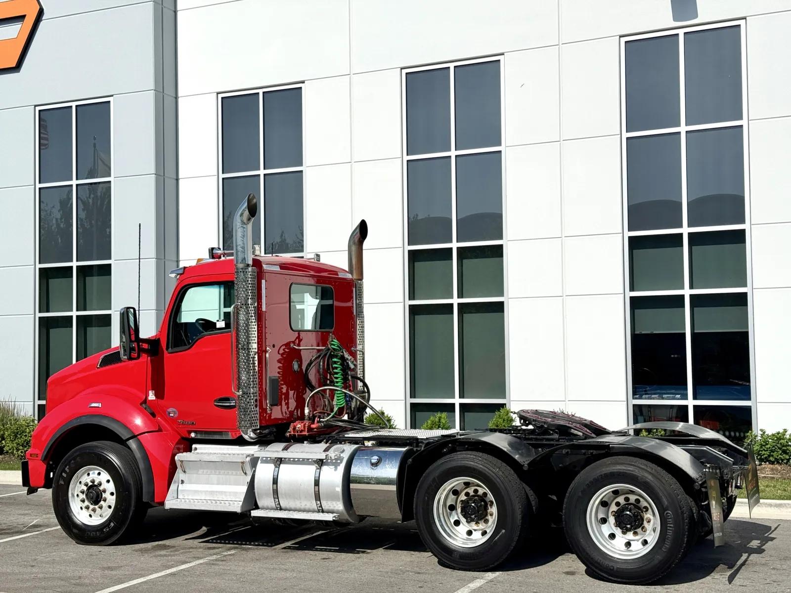 2022 Kenworth T880 in New Lenox, IL — photo 6