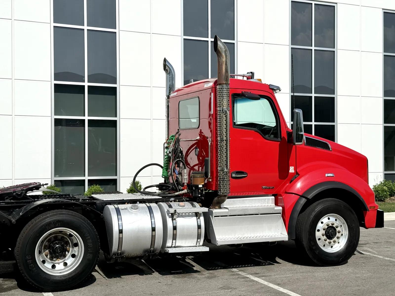2022 Kenworth T880 in New Lenox, IL — photo 7