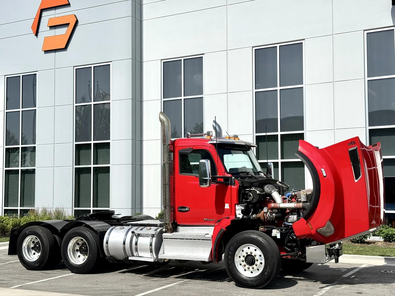 2022 Kenworth T880 in New Lenox, IL — photo 9