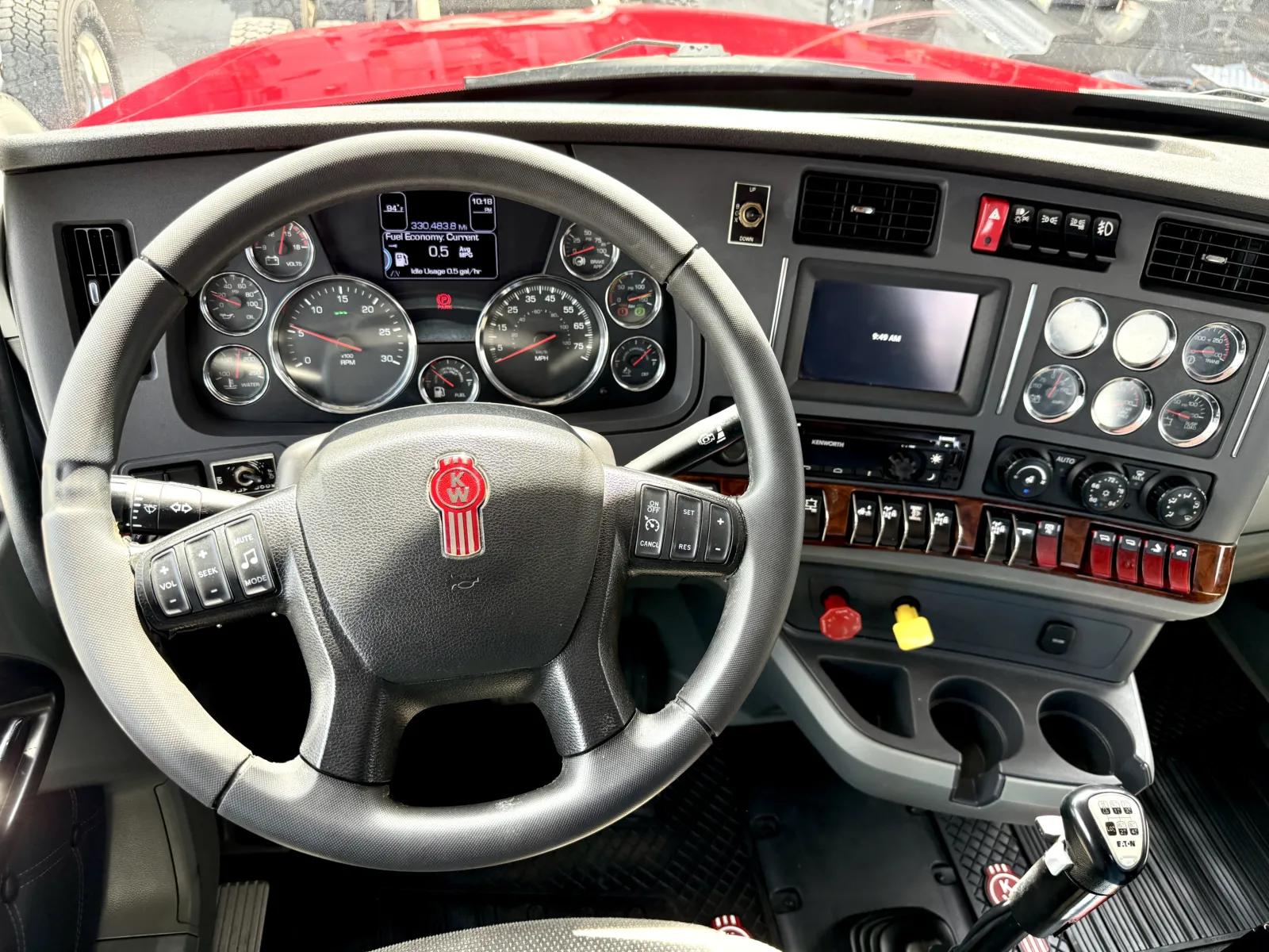 2022 Kenworth T880 in New Lenox, IL — photo 16