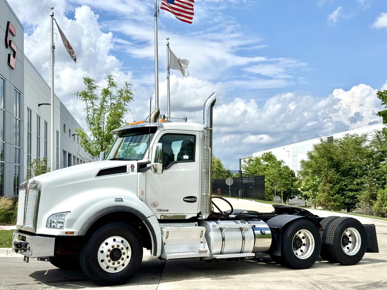2022 Kenworth T880
