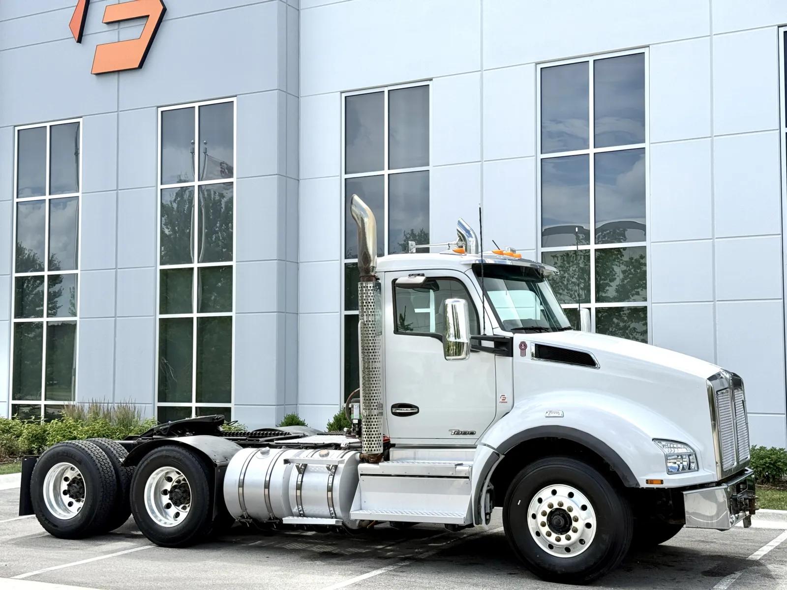 2022 Kenworth T880 in New Lenox, IL — photo 2