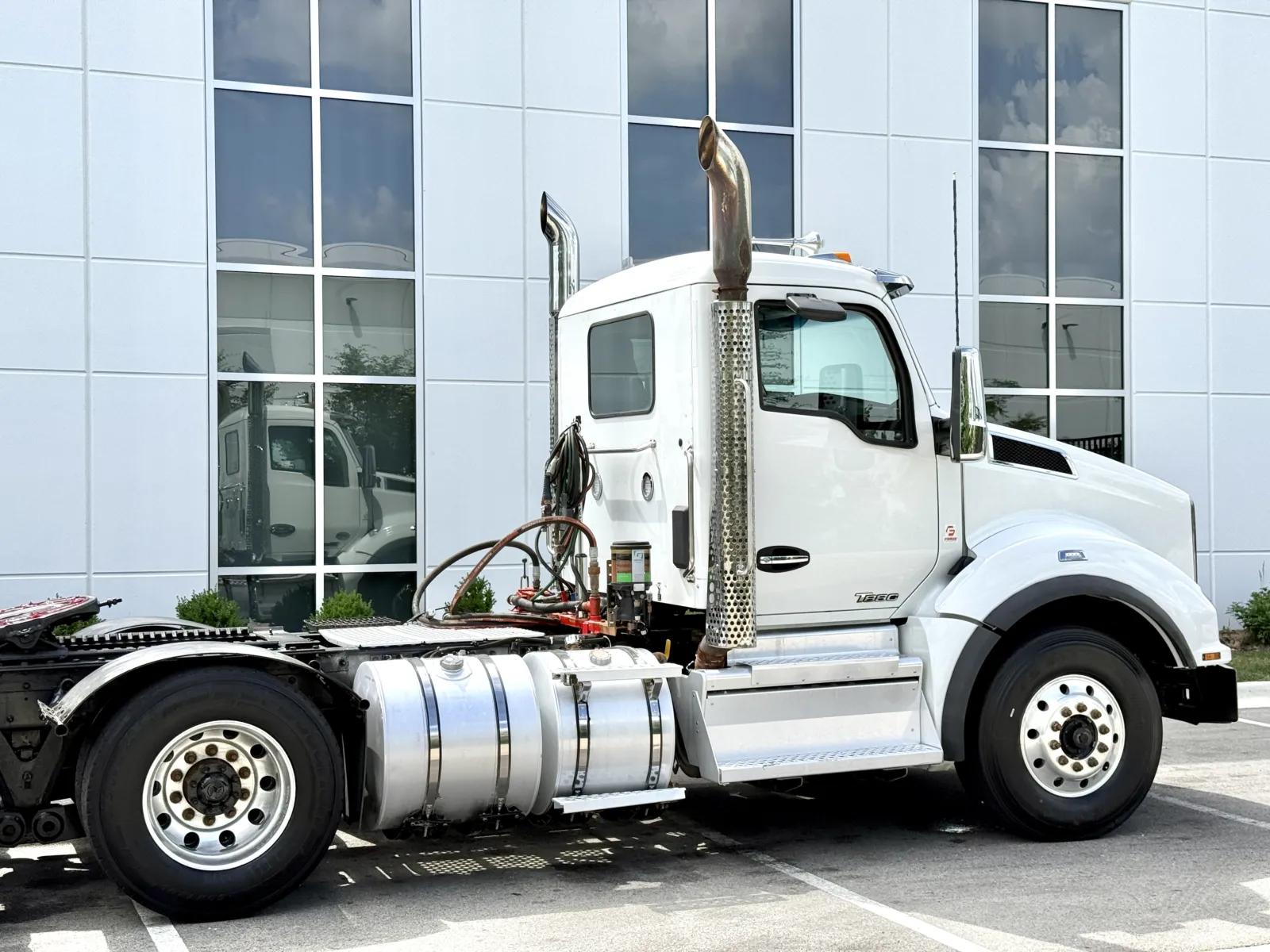 2022 Kenworth T880 in New Lenox, IL — photo 7