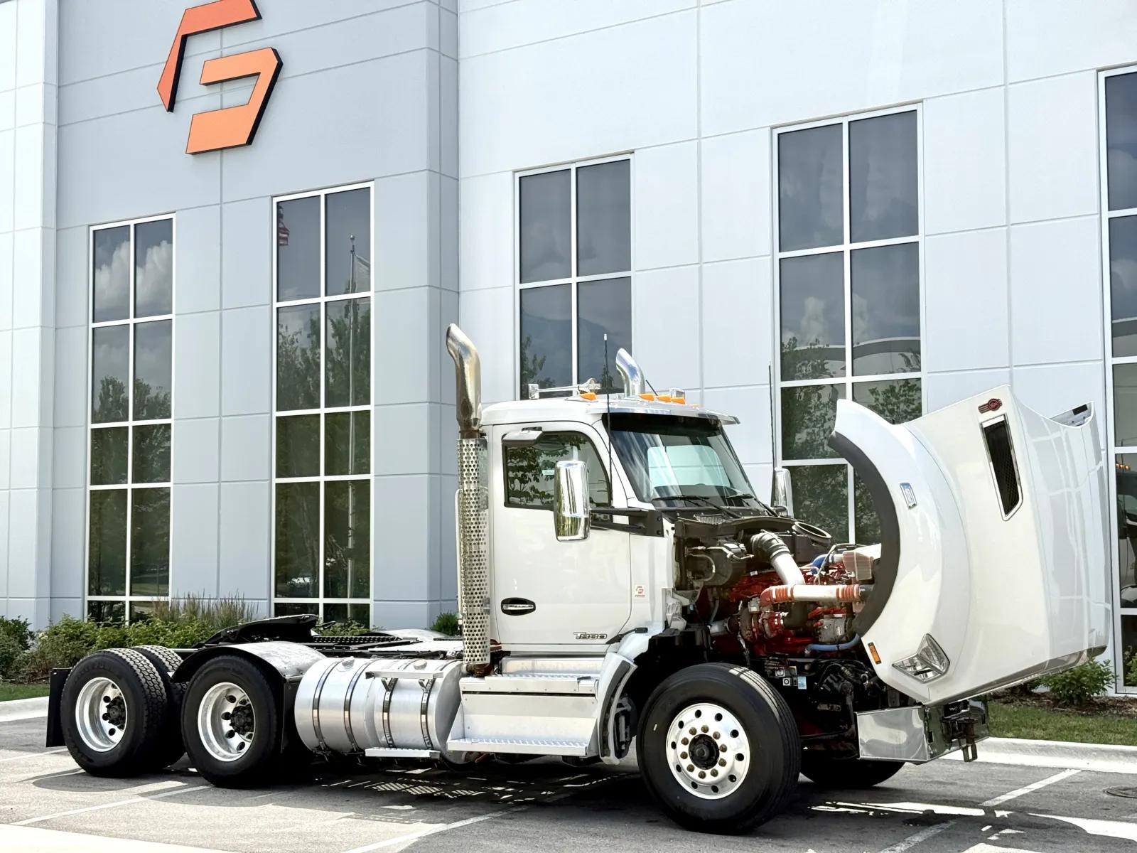 2022 Kenworth T880 in New Lenox, IL — photo 9