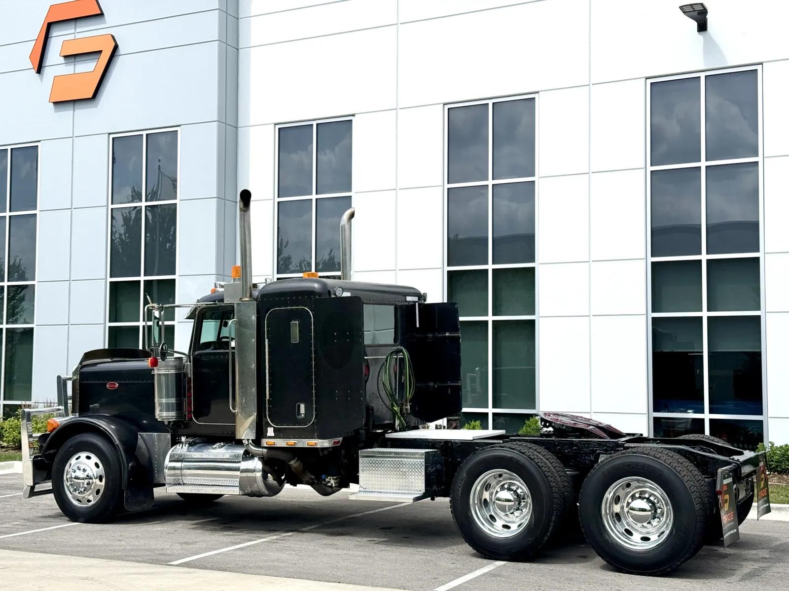 2006 Peterbilt 379 in New Lenox, IL — photo 6