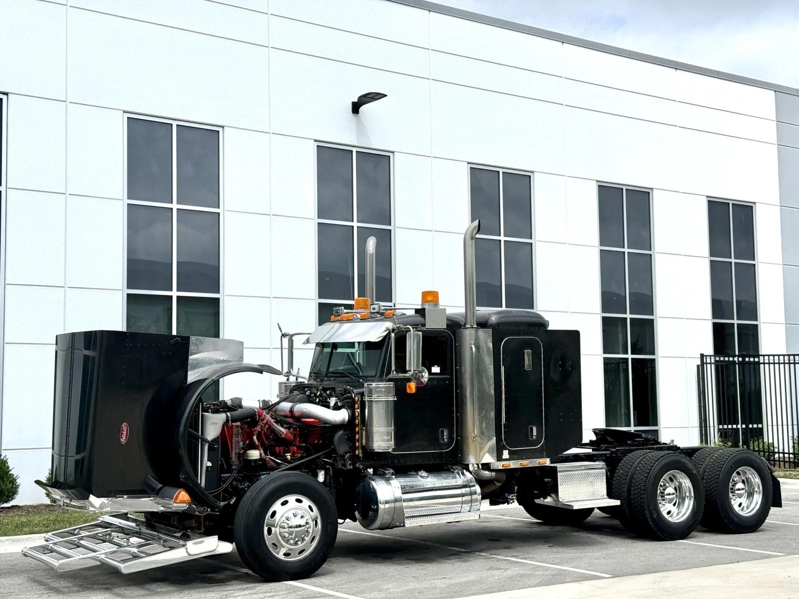 2006 Peterbilt 379 in New Lenox, IL — photo 9