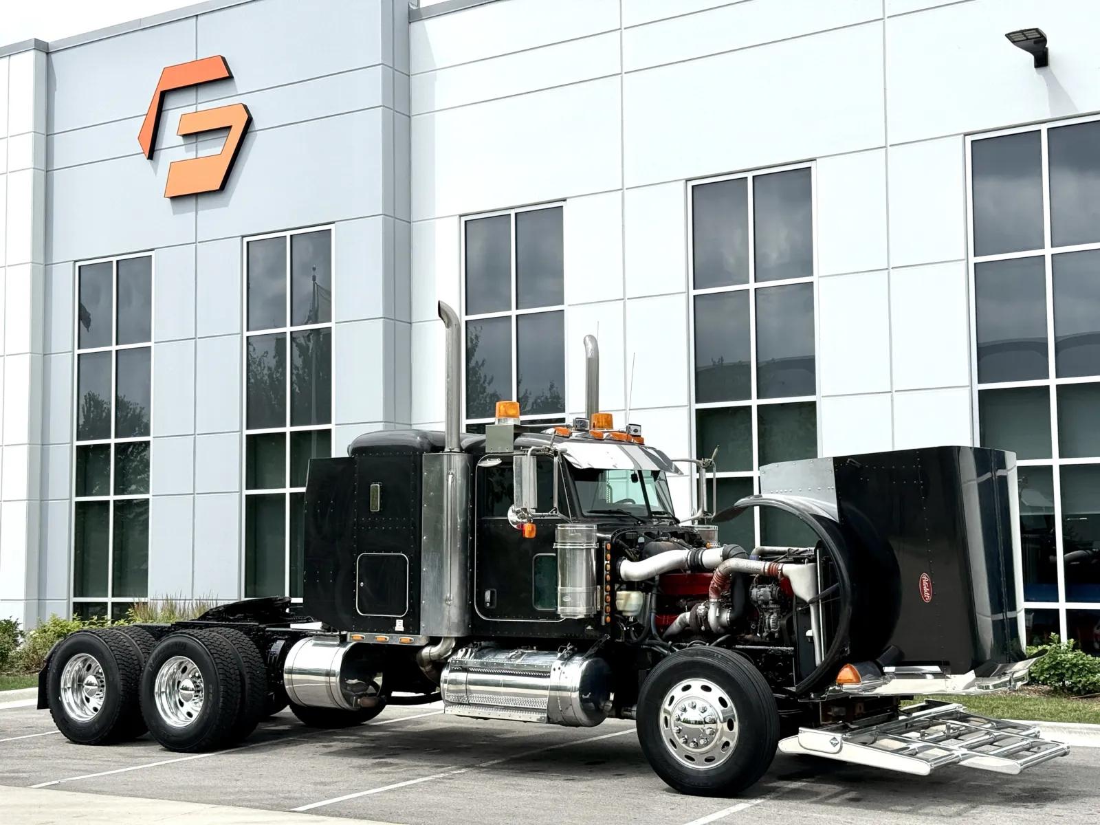 2006 Peterbilt 379 in New Lenox, IL — photo 10