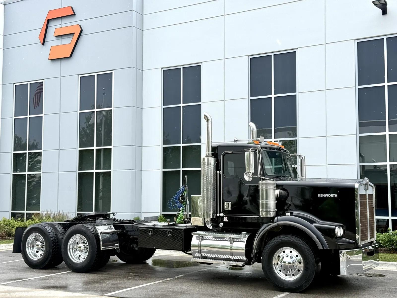 2001 Kenworth T800 in New Lenox, IL — photo 2