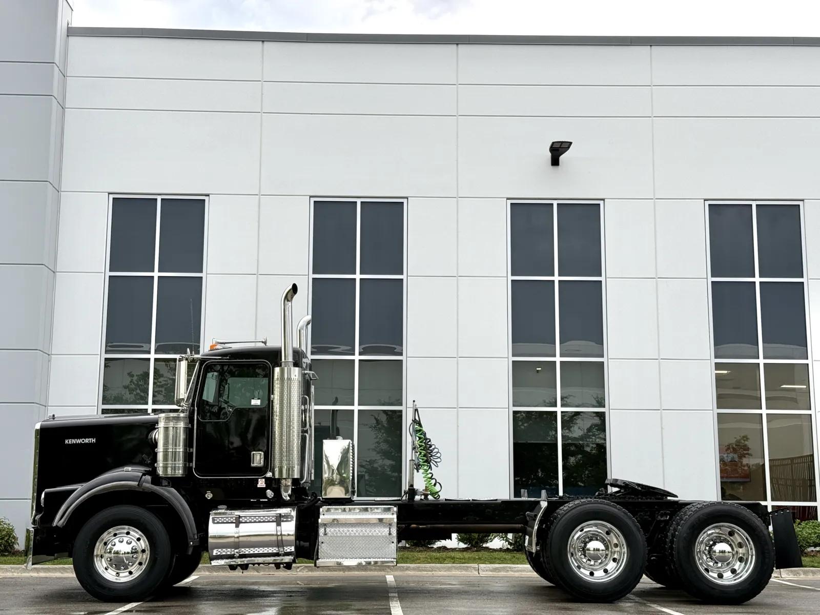 2001 Kenworth T800 in New Lenox, IL — photo 4