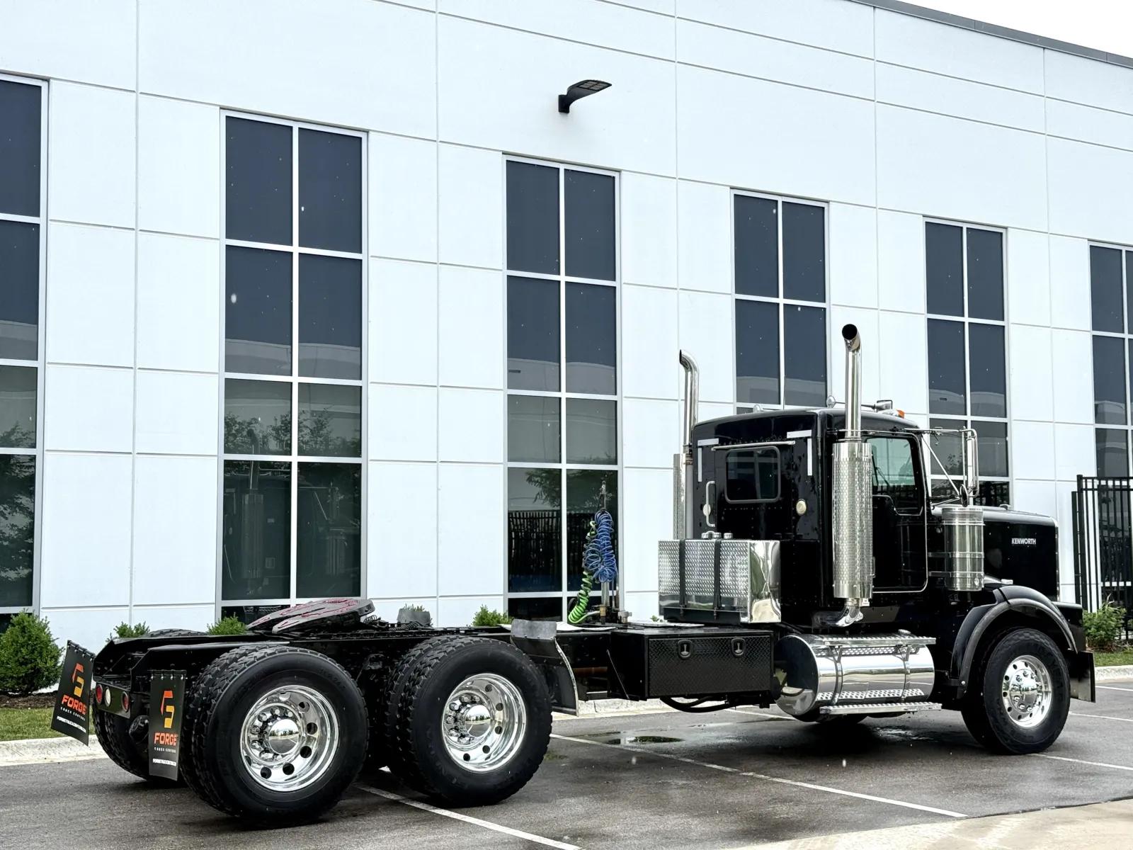 2001 Kenworth T800 in New Lenox, IL — photo 5