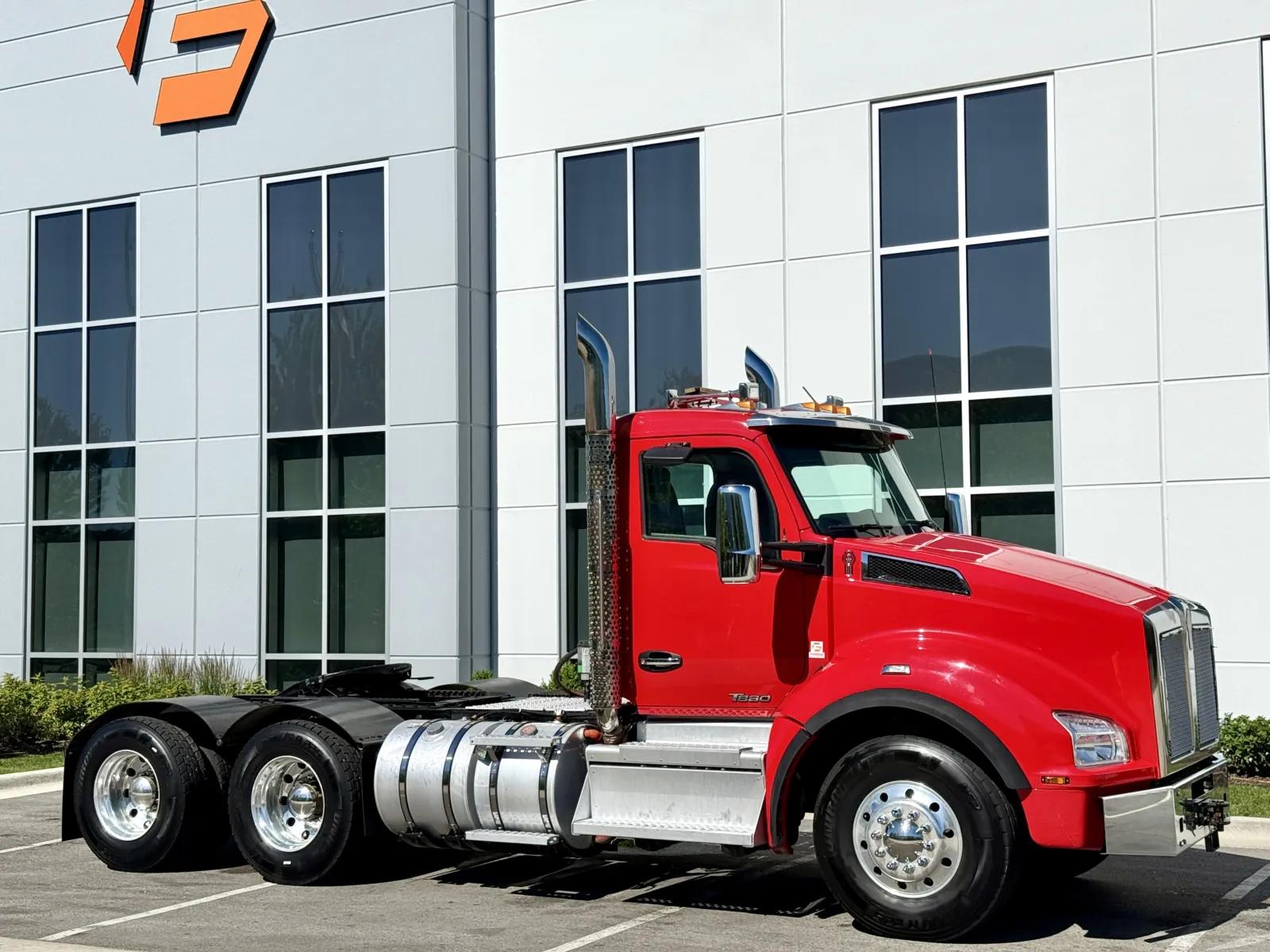 2022 Kenworth T880 in New Lenox, IL — photo 2