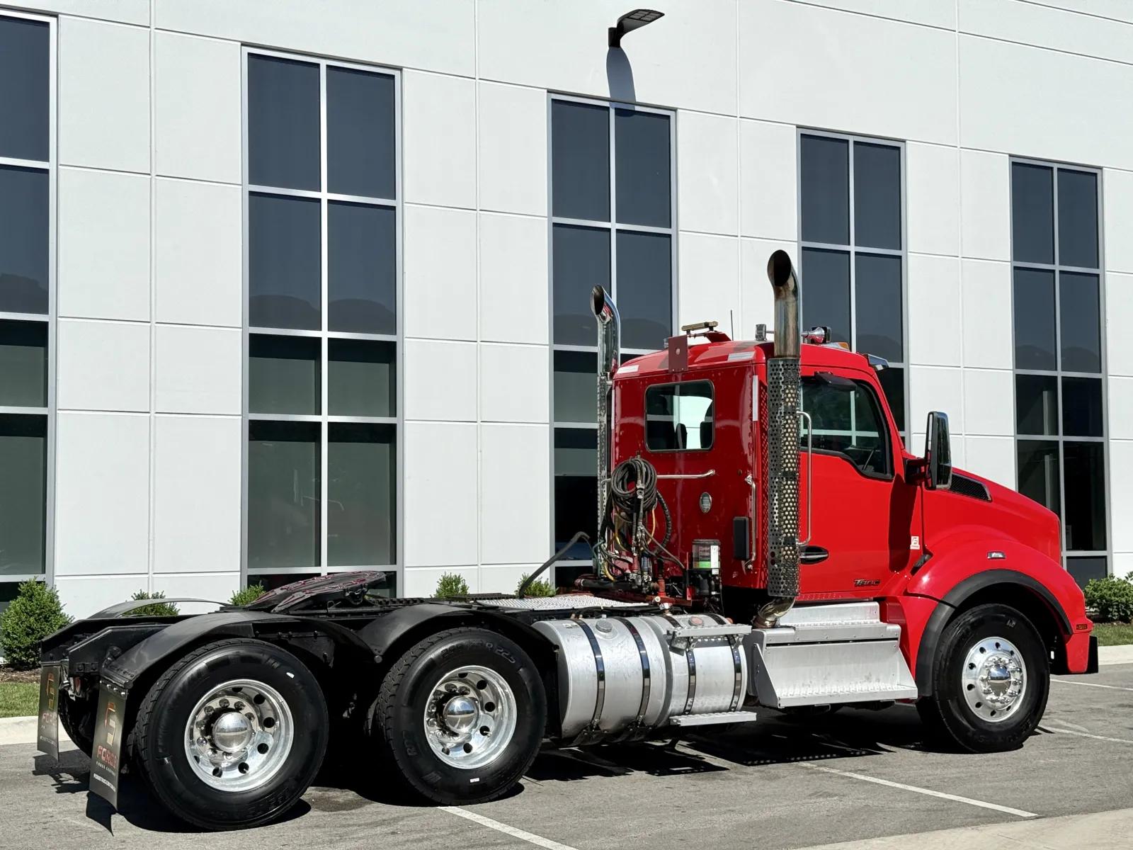 2022 Kenworth T880 in New Lenox, IL — photo 5