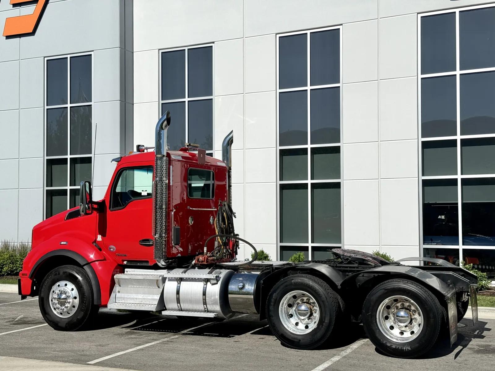 2022 Kenworth T880 in New Lenox, IL — photo 6