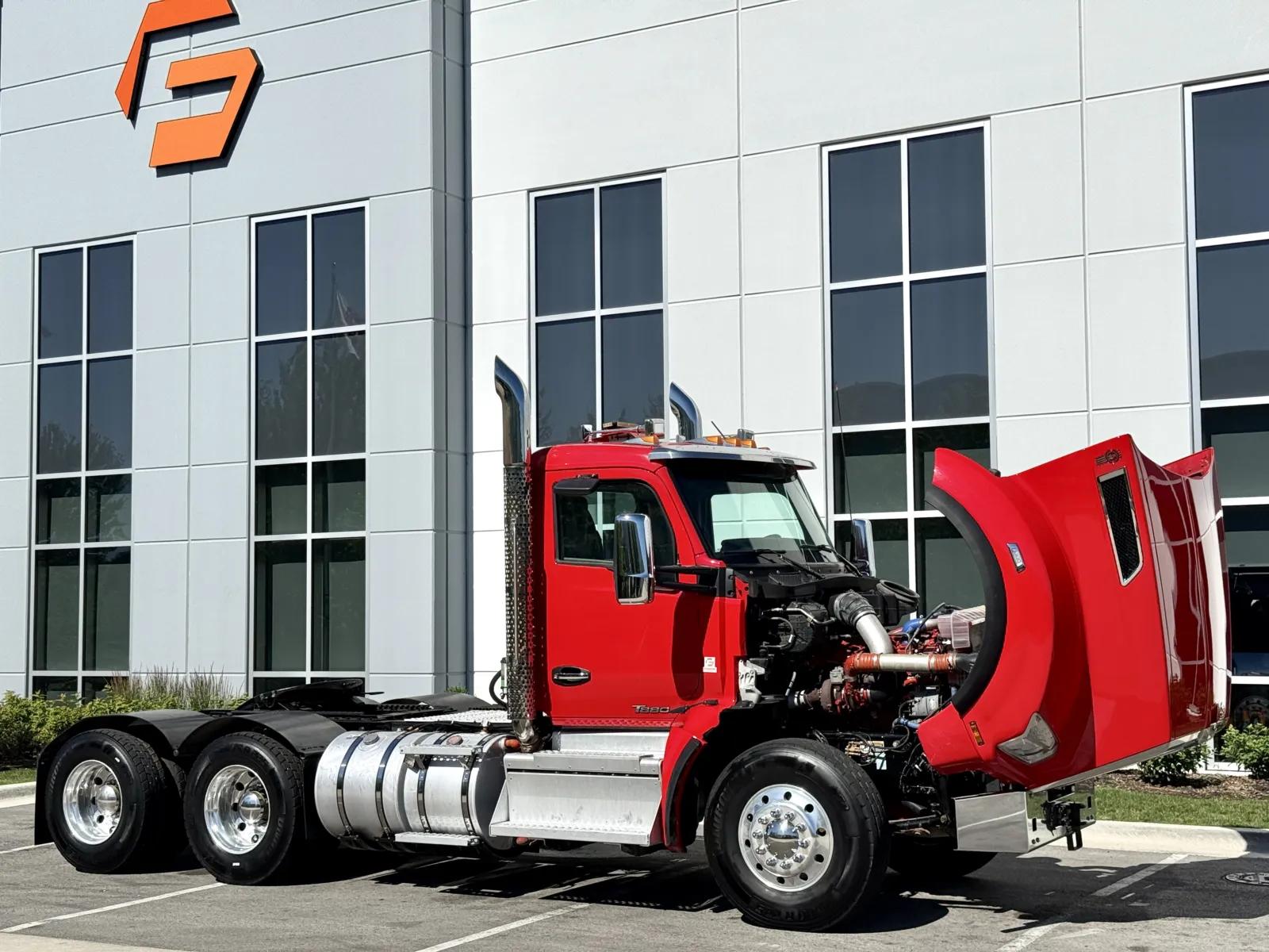 2022 Kenworth T880 in New Lenox, IL — photo 9
