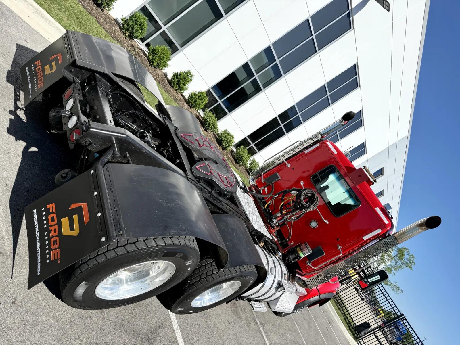 2022 Kenworth T880 in New Lenox, IL — photo 11