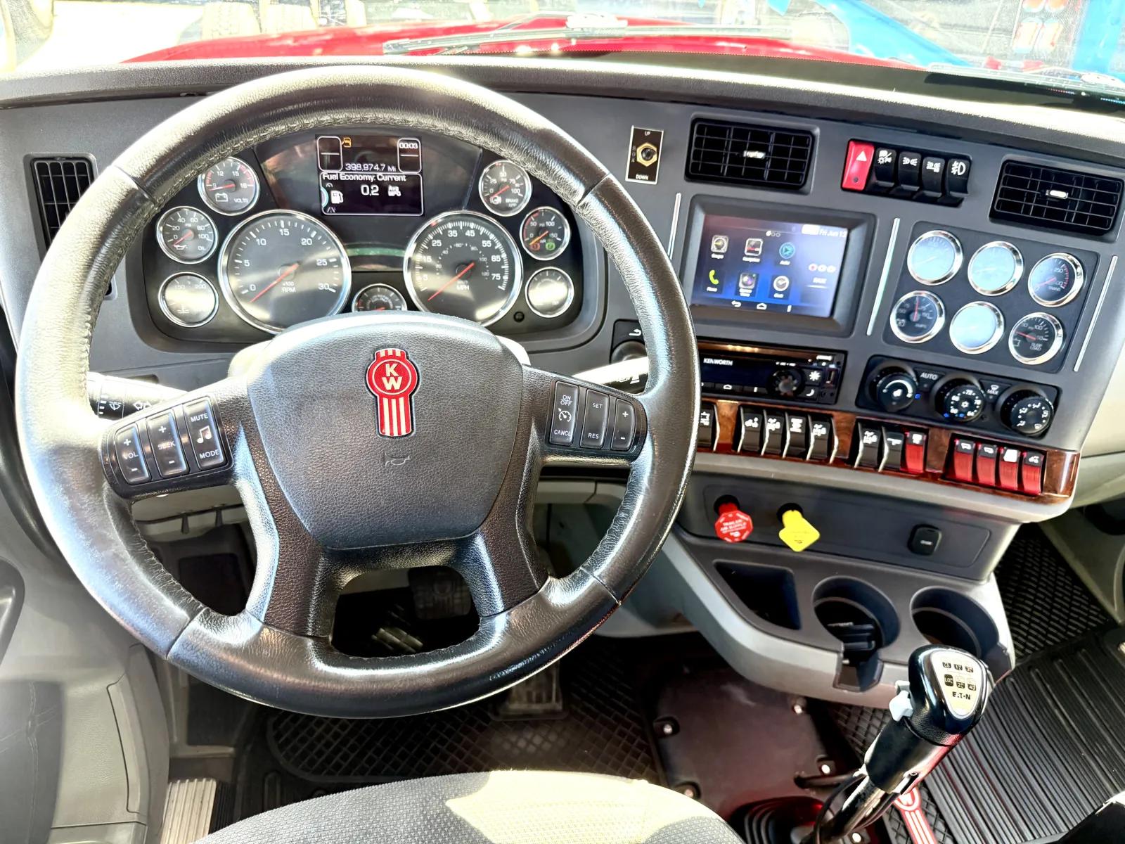 2022 Kenworth T880 in New Lenox, IL — photo 16