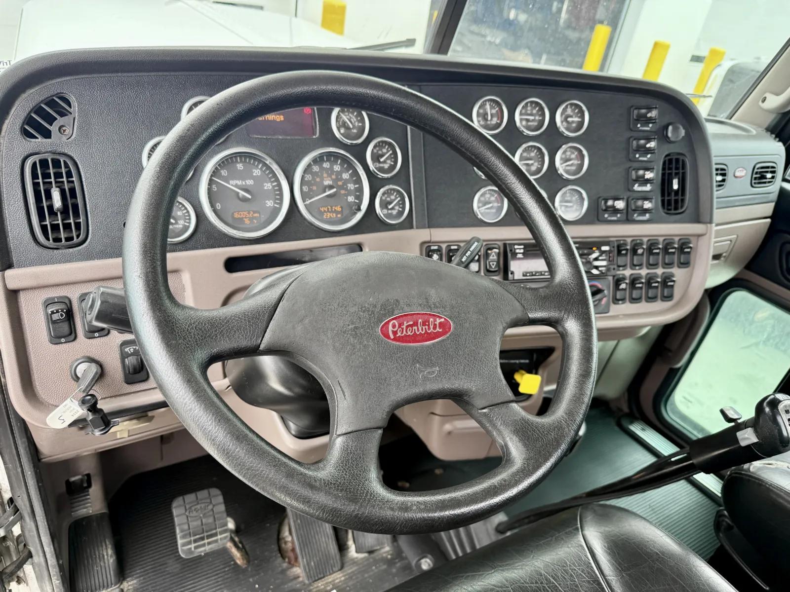 2020 Peterbilt 389 in New Lenox, IL — photo 15