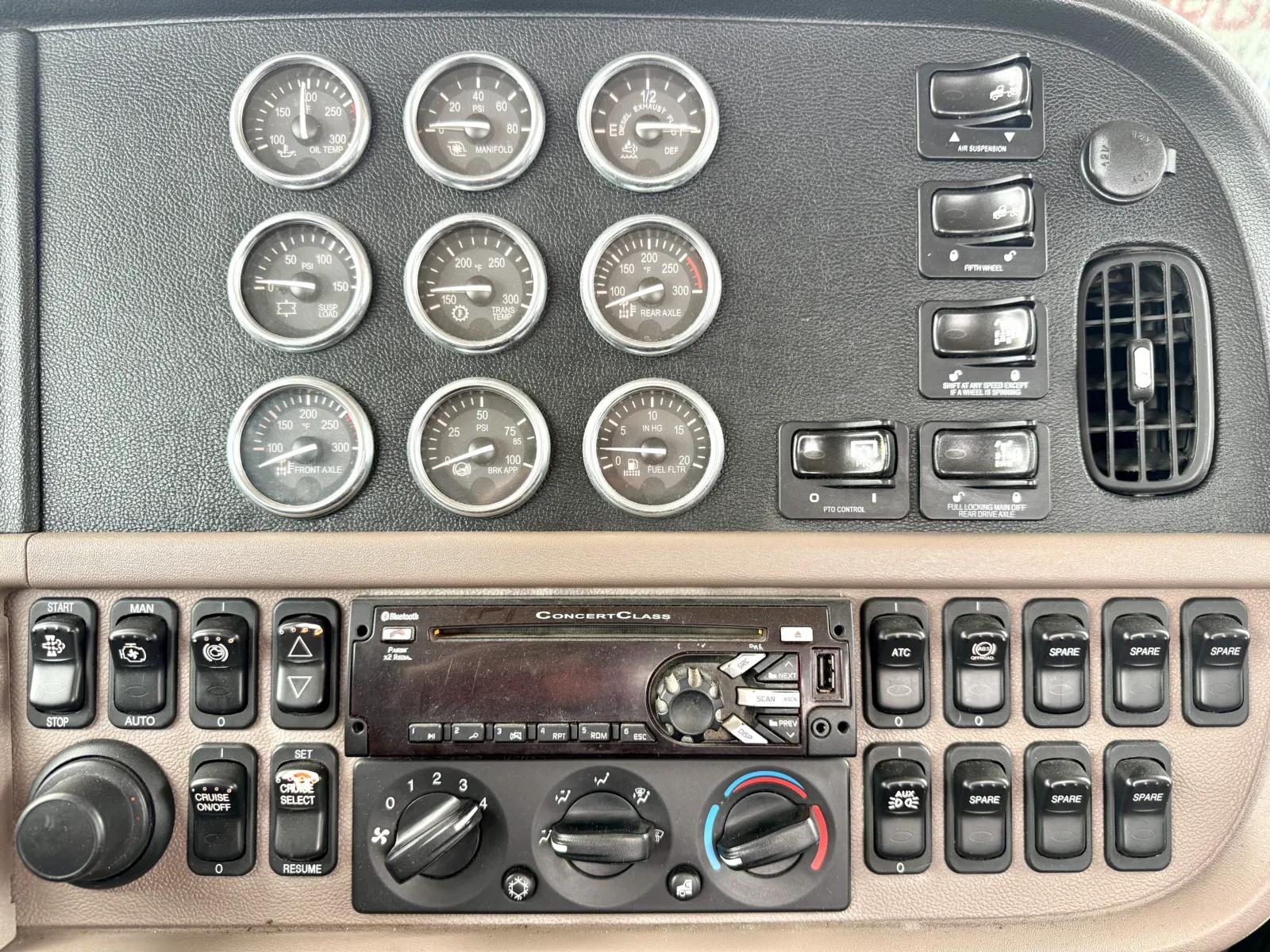 2020 Peterbilt 389 in New Lenox, IL — photo 18