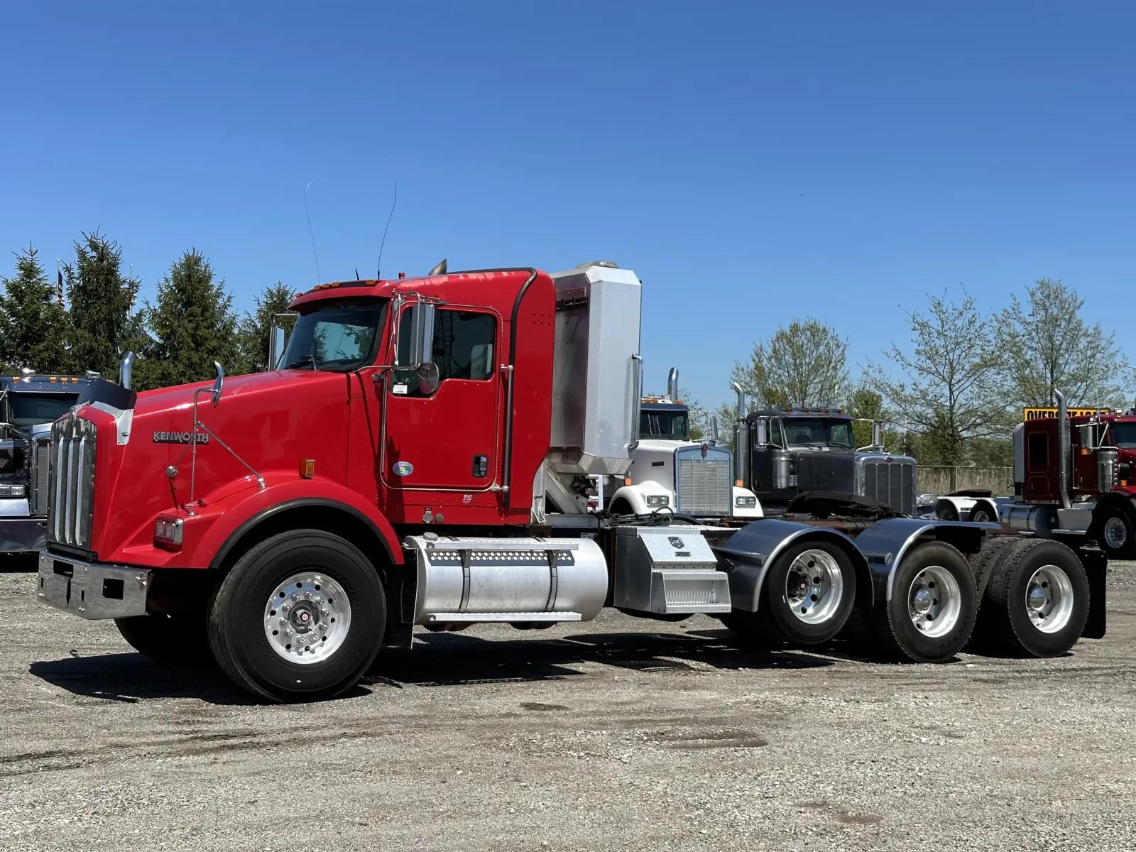 2012 Kenworth T800 in New Lenox, IL — photo 2
