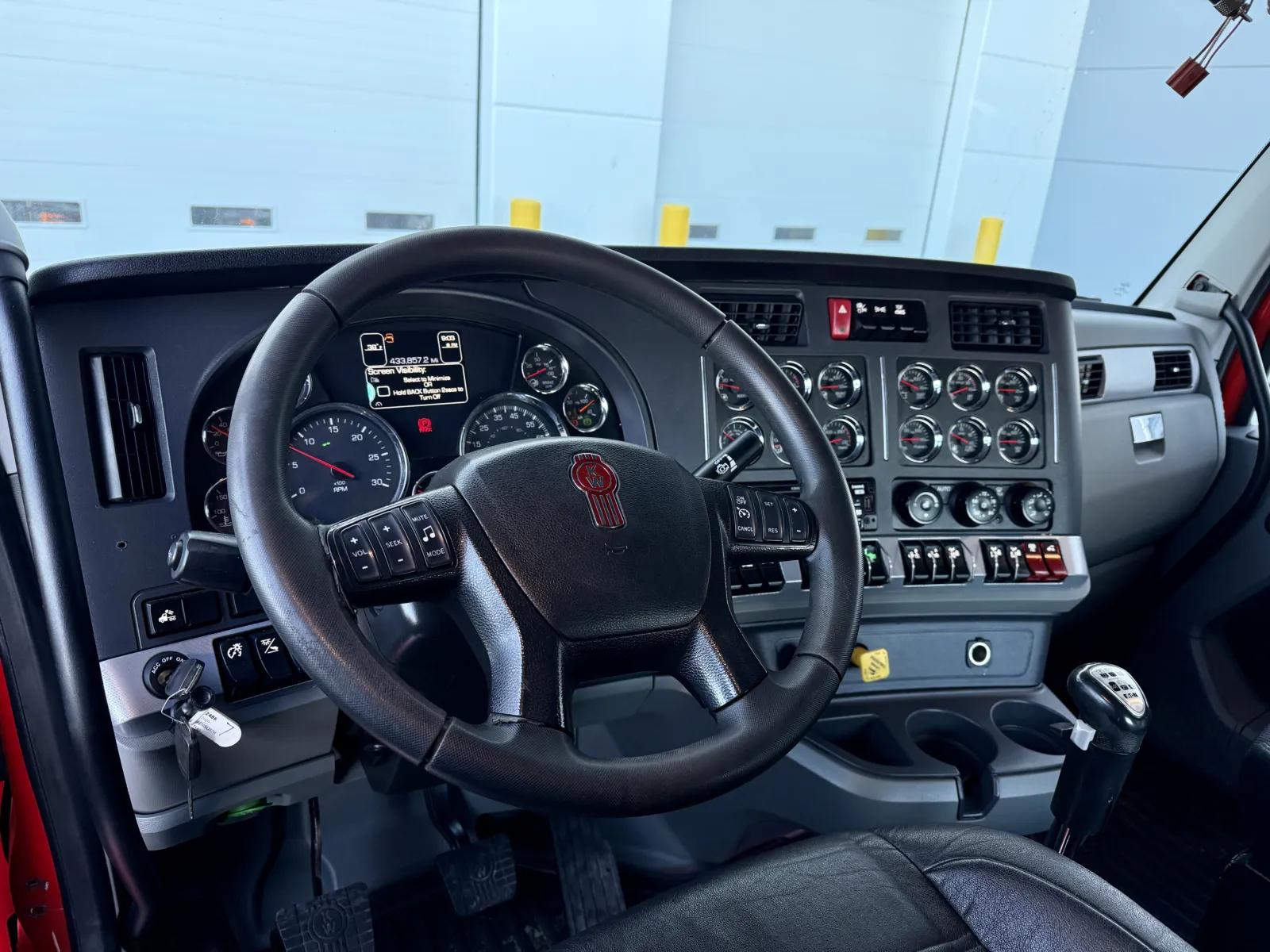 2020 Kenworth T880 in New Lenox, IL — photo 15