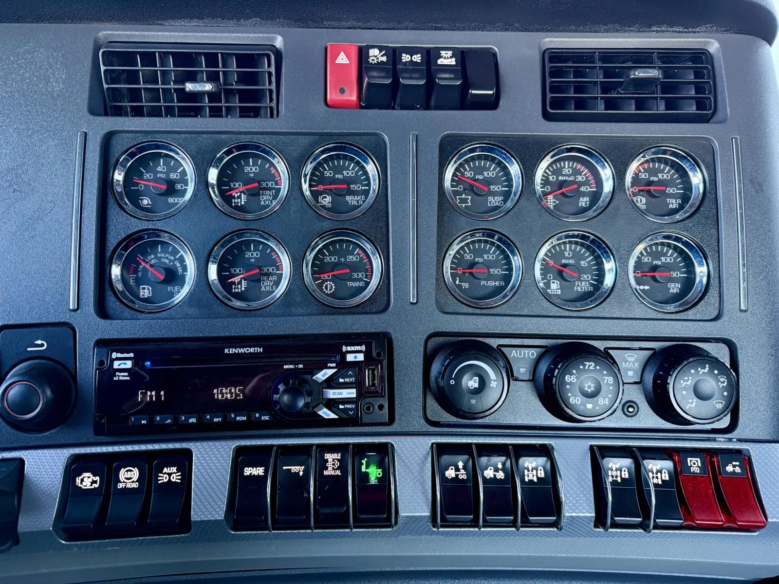 2020 Kenworth T880 in New Lenox, IL — photo 18