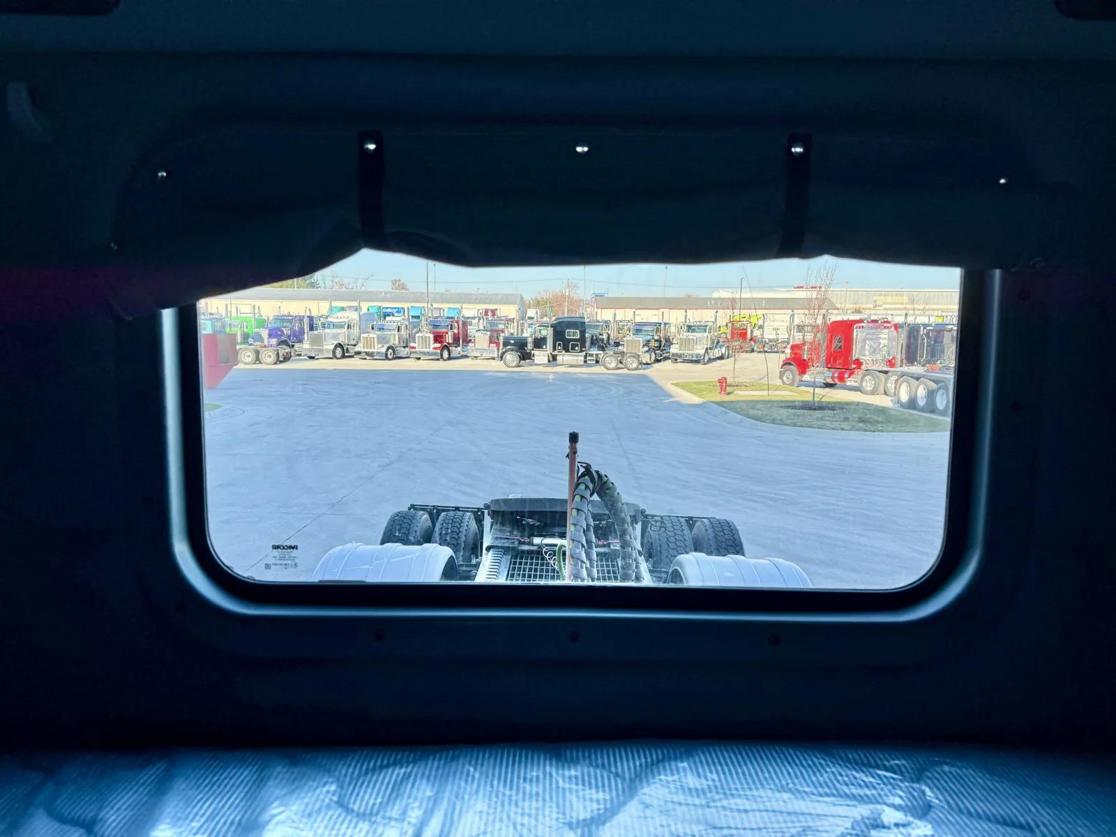 2020 Kenworth T880 in New Lenox, IL — photo 23