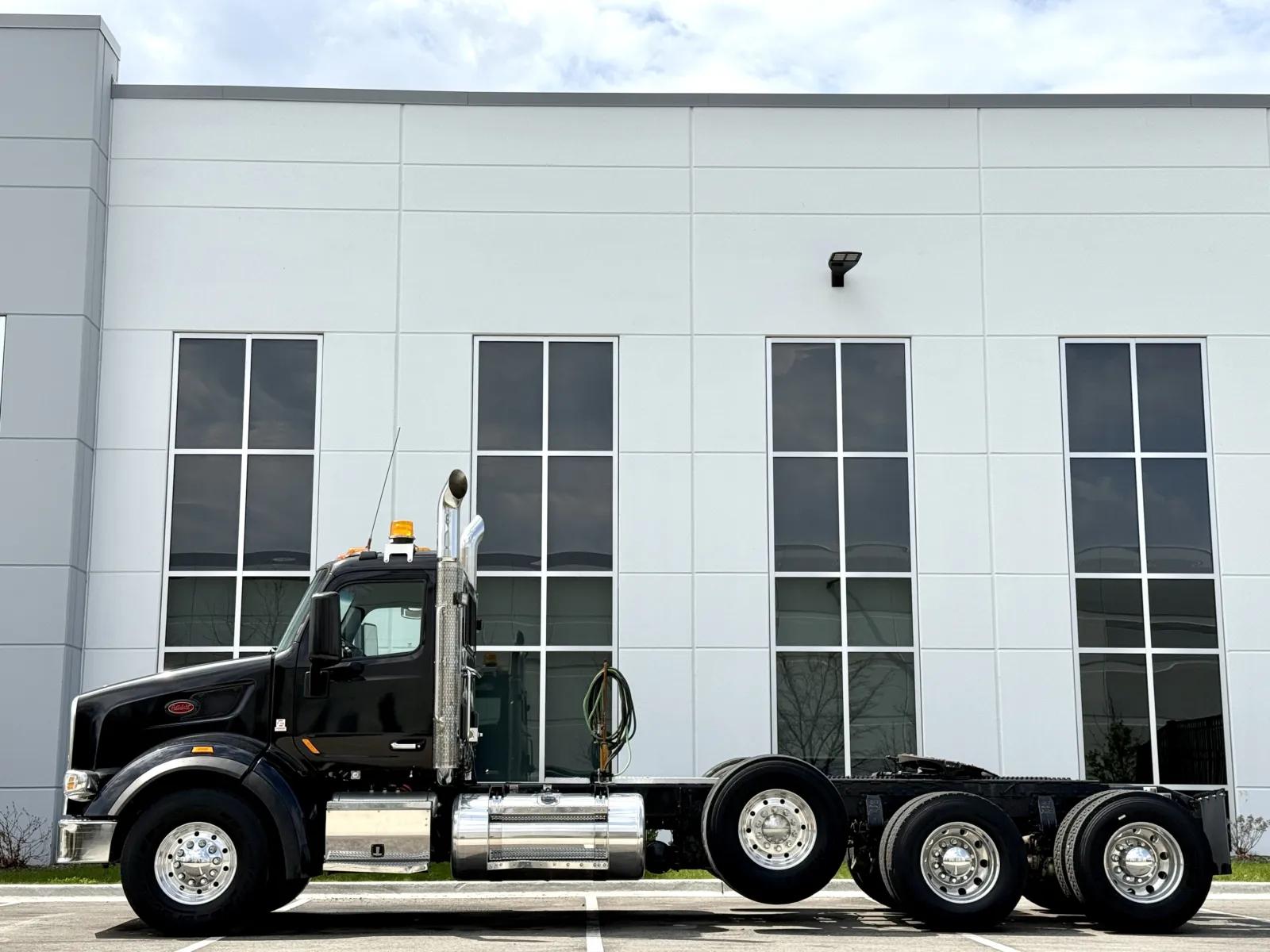2015 Peterbilt 567 in New Lenox, IL — photo 4