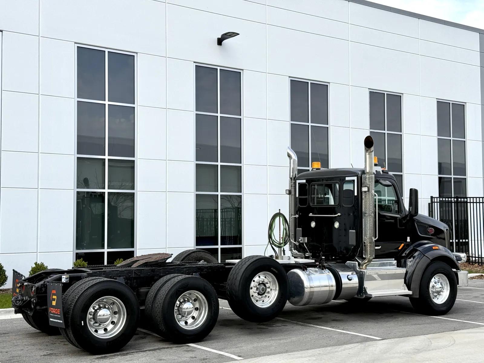 2015 Peterbilt 567 in New Lenox, IL — photo 5
