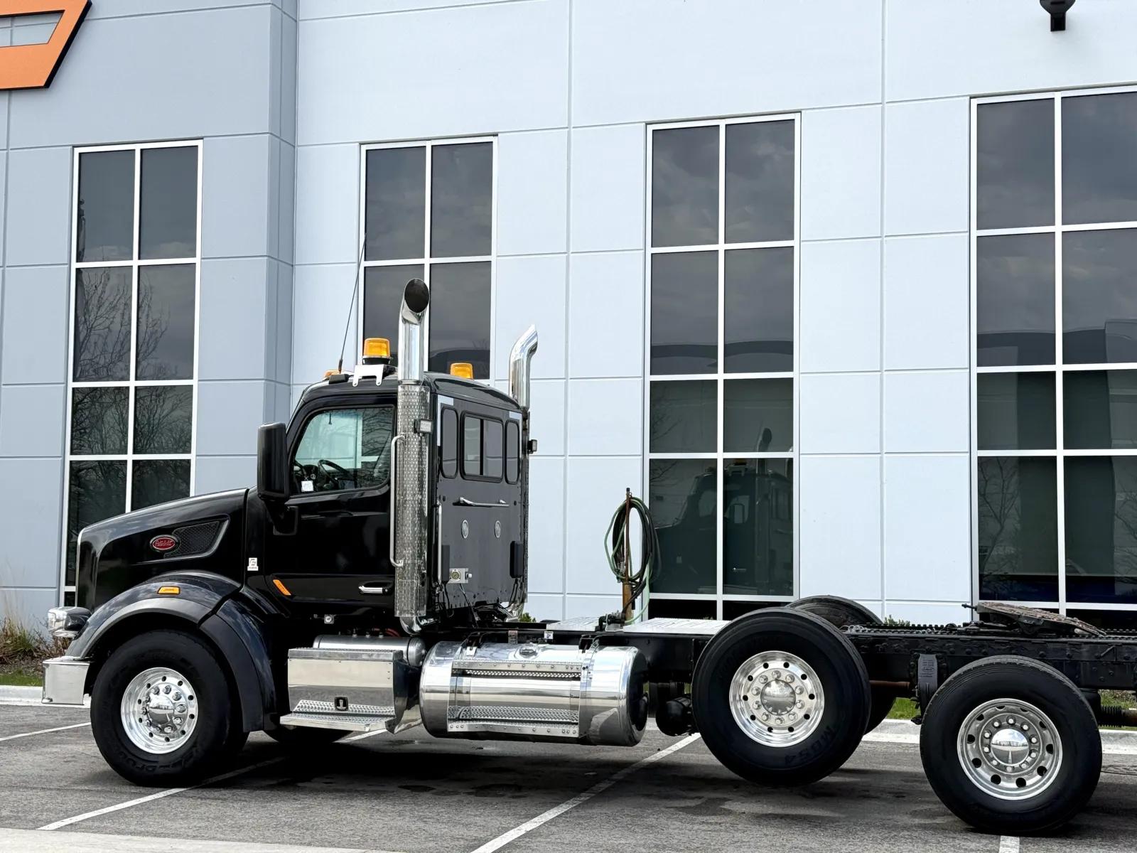 2015 Peterbilt 567 in New Lenox, IL — photo 8