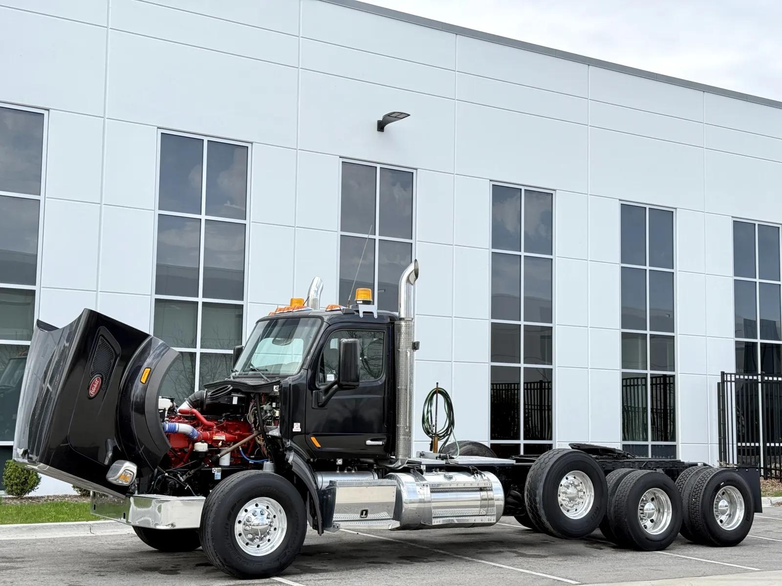 2015 Peterbilt 567 in New Lenox, IL — photo 10