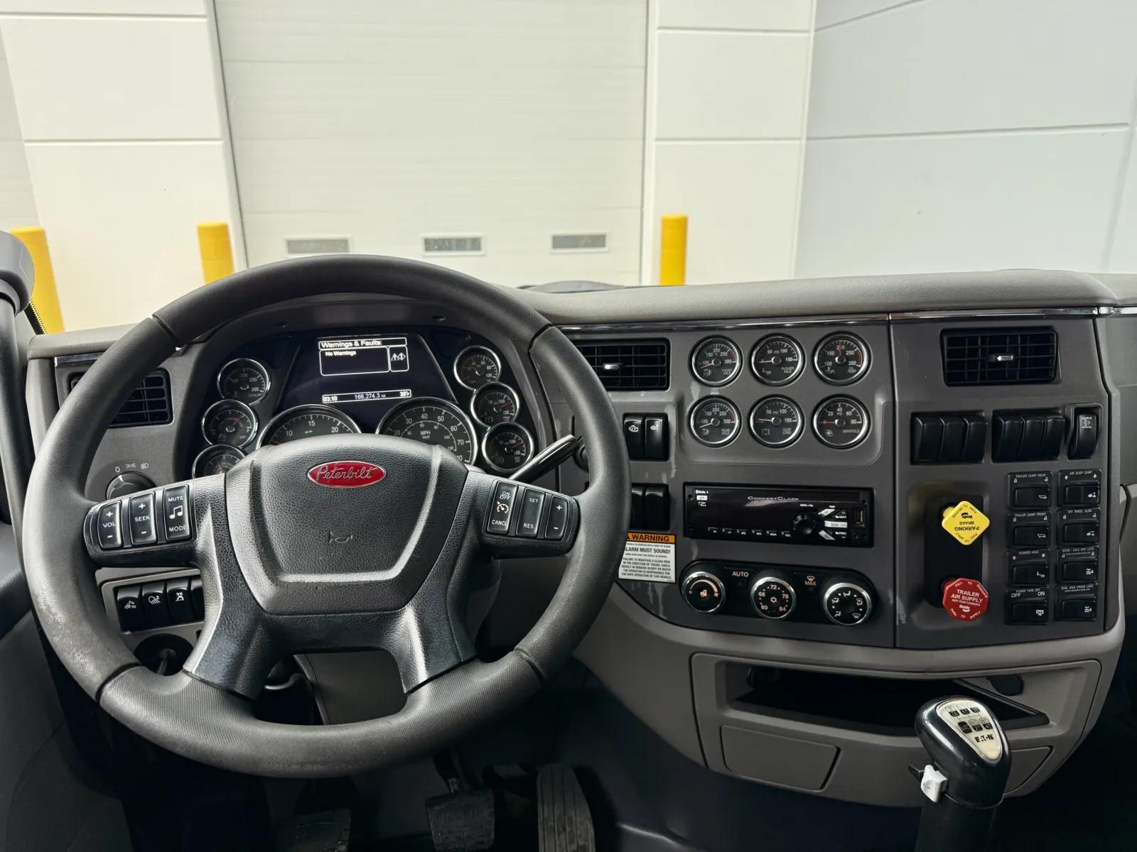 2015 Peterbilt 567 in New Lenox, IL — photo 16