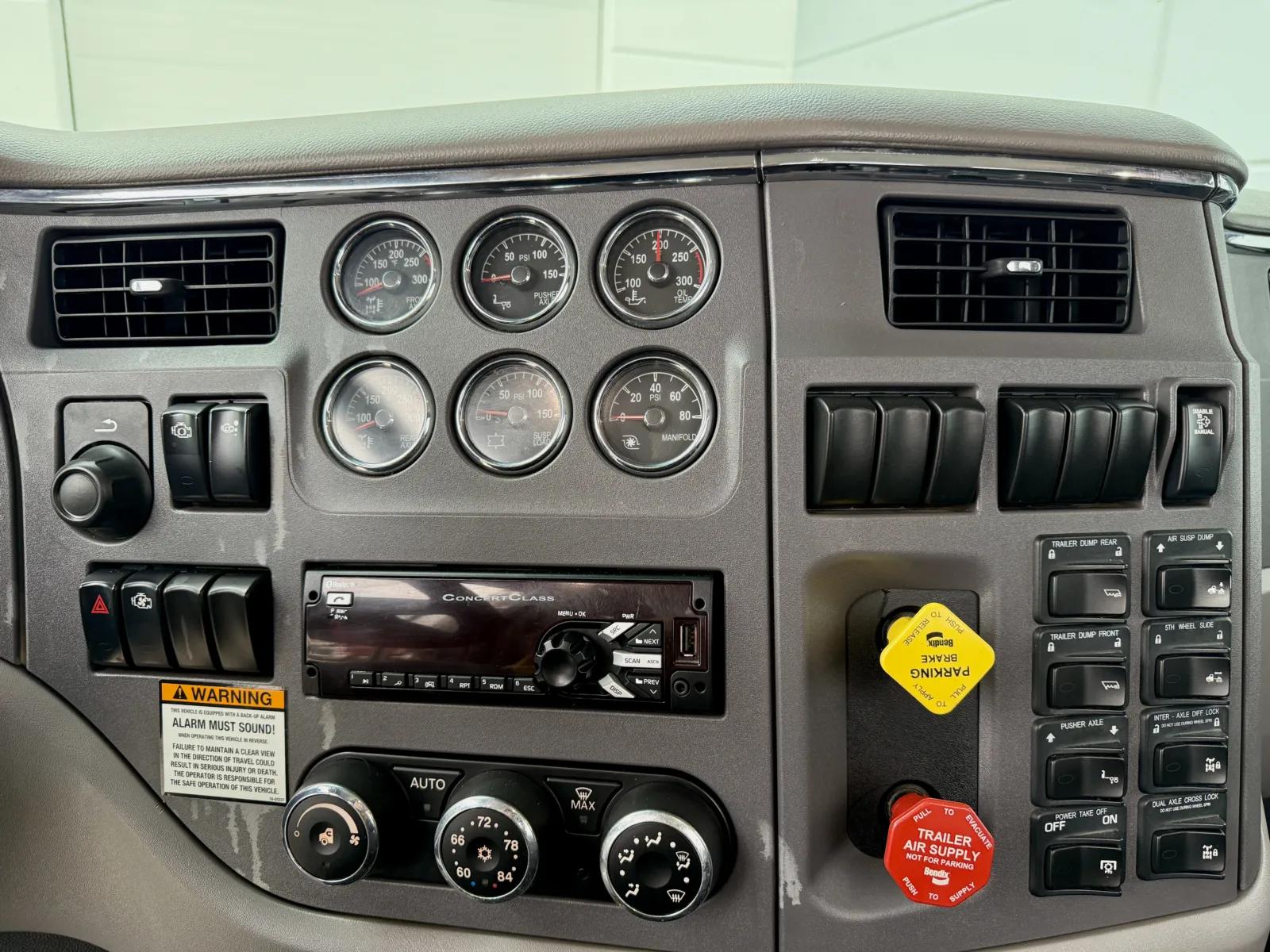 2015 Peterbilt 567 in New Lenox, IL — photo 18