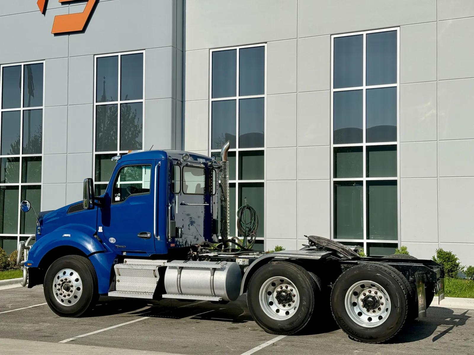 2019 Kenworth T880 in New Lenox, IL — photo 6