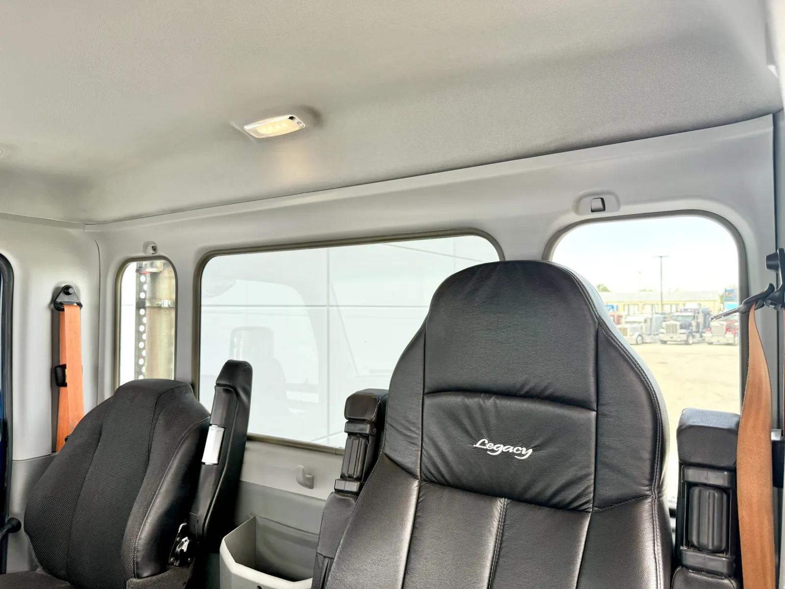 2019 Kenworth T880 in New Lenox, IL — photo 20