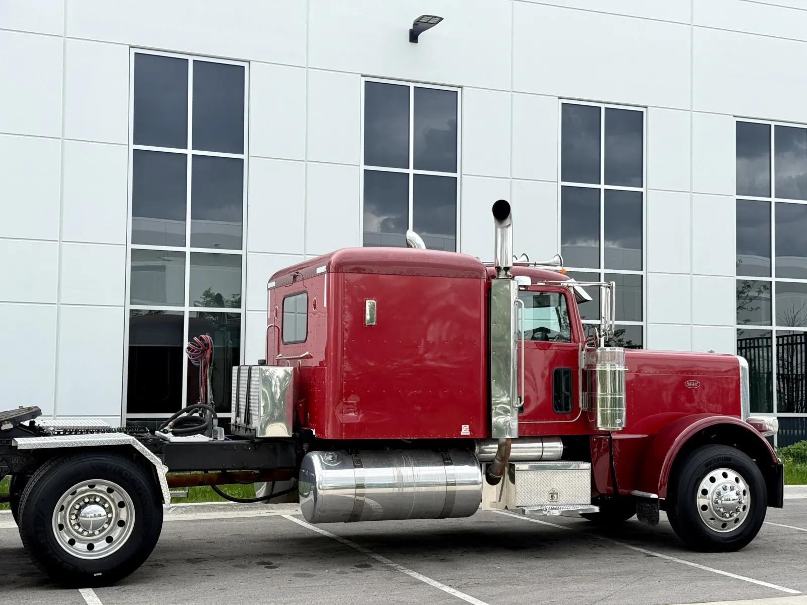 2008 Peterbilt 389 in New Lenox, IL — photo 7