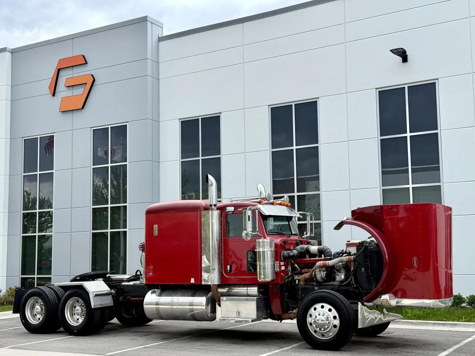 2008 Peterbilt 389 in New Lenox, IL — photo 9