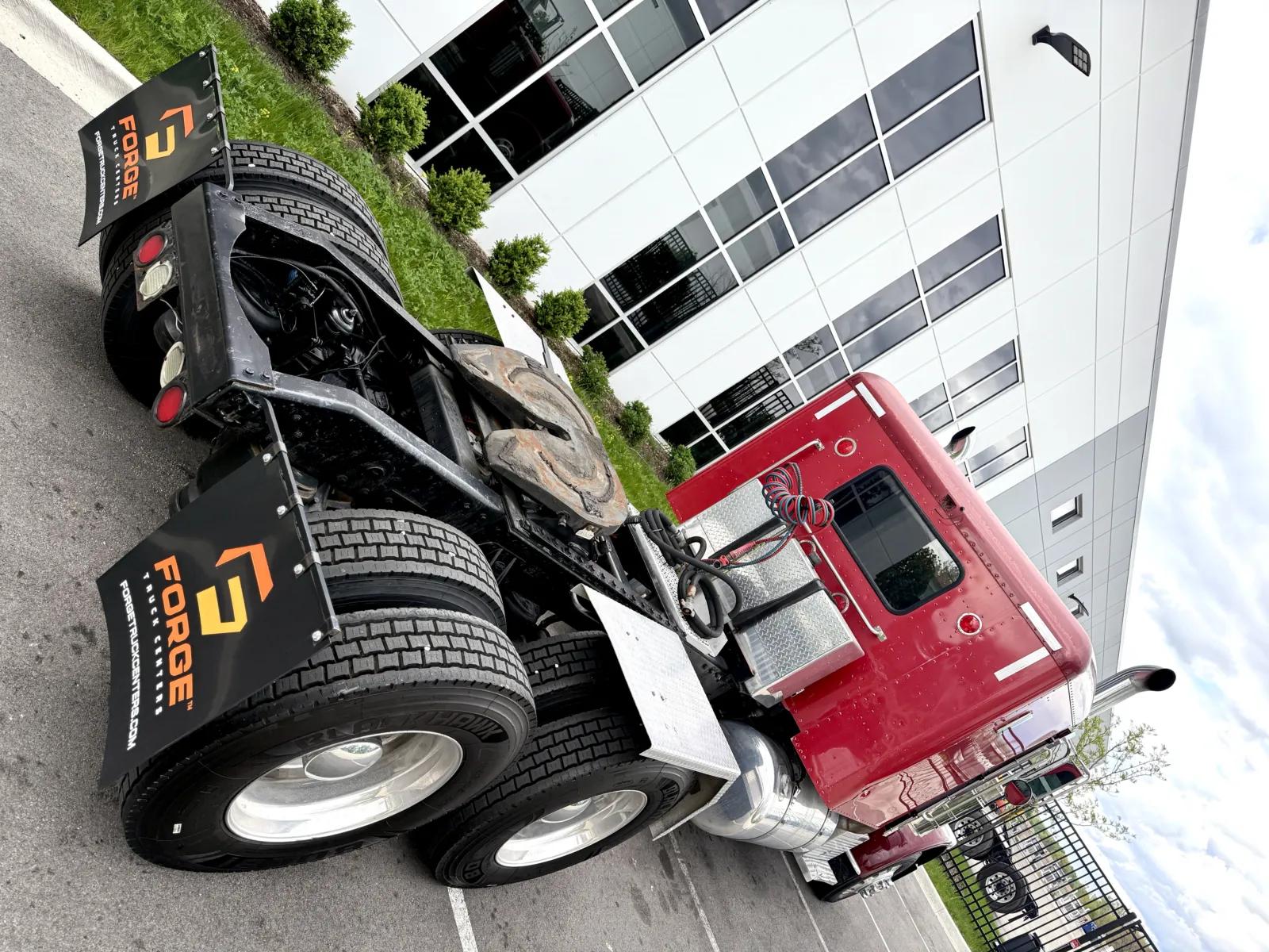 2008 Peterbilt 389 in New Lenox, IL — photo 11