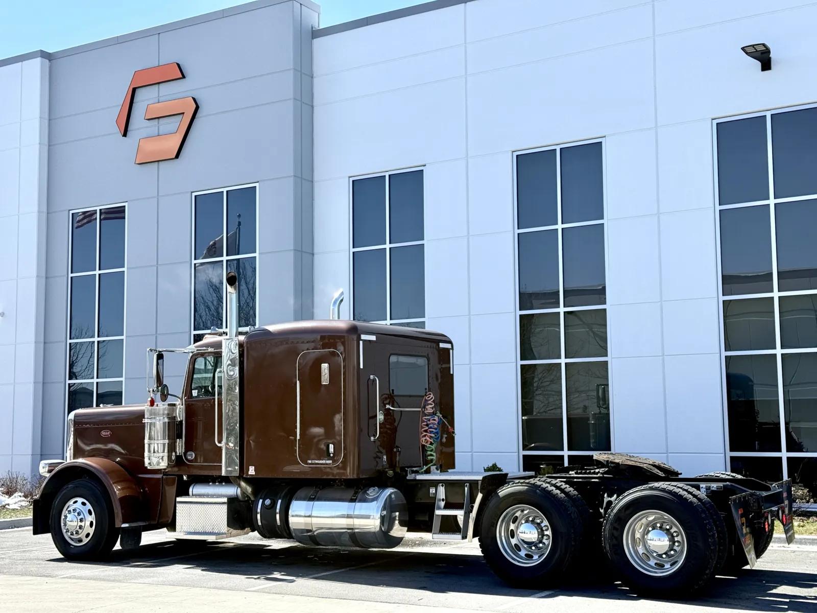 2018 Peterbilt 389 in New Lenox, IL — photo 6