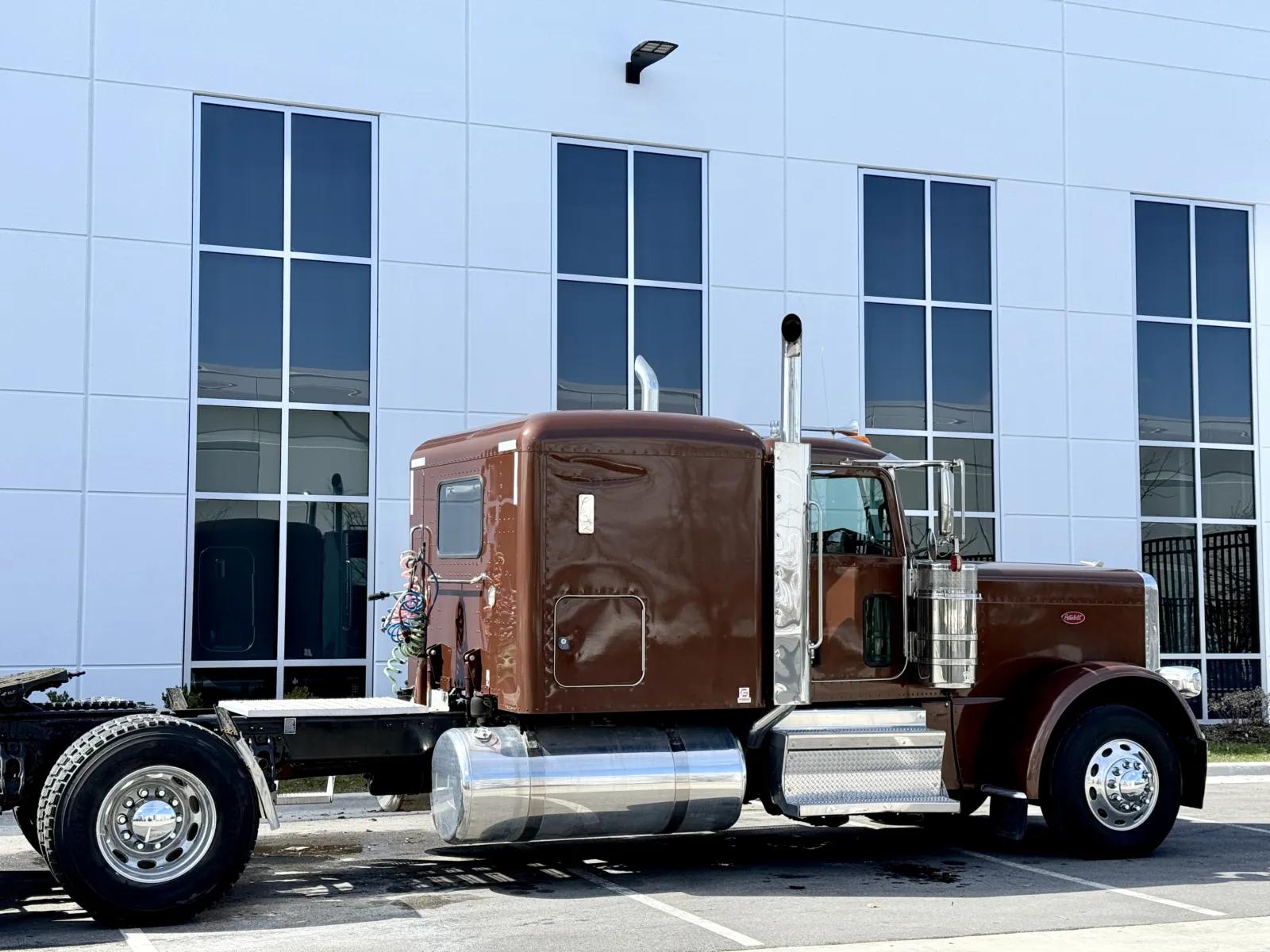 2018 Peterbilt 389 in New Lenox, IL — photo 7