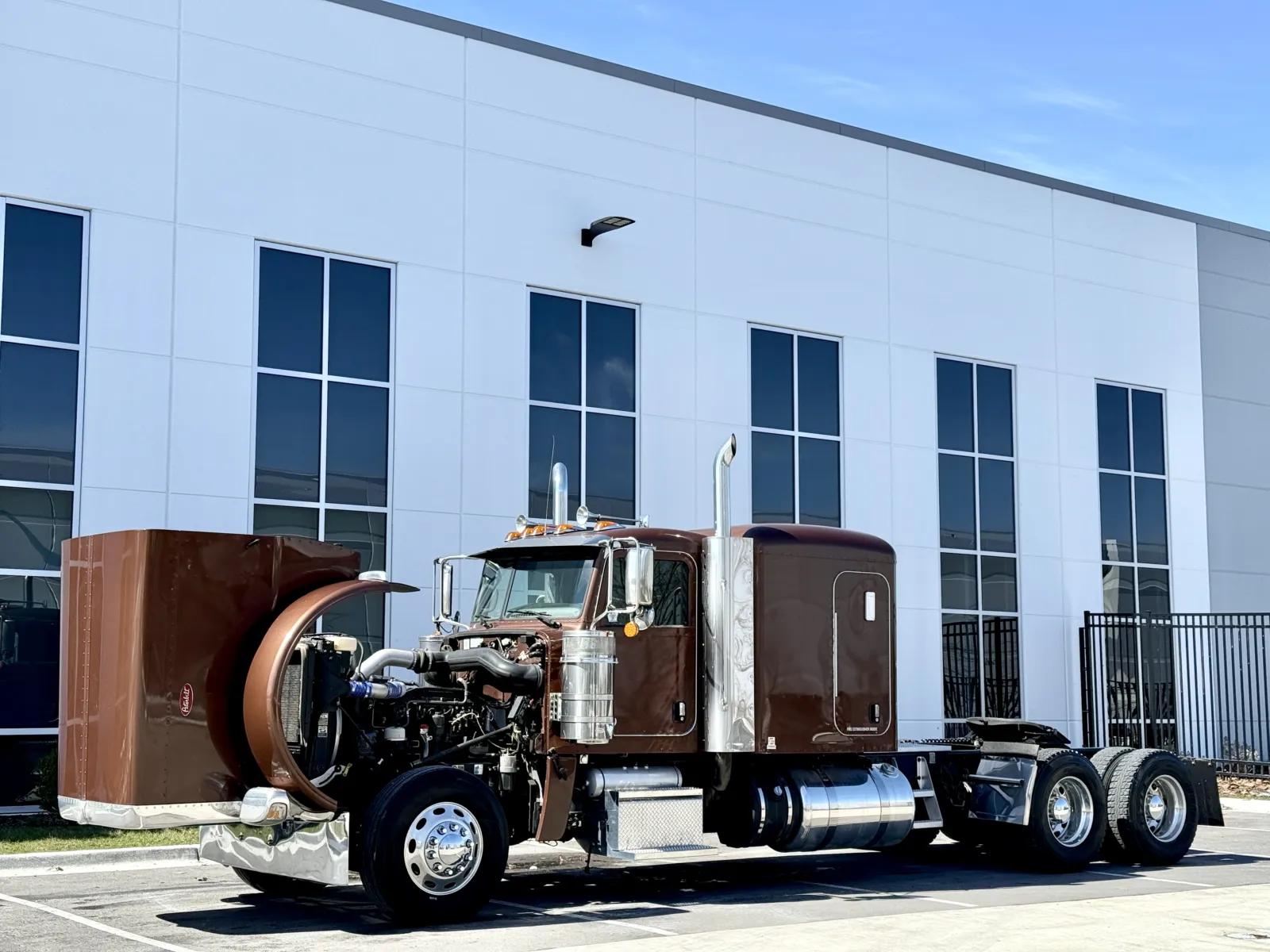 2018 Peterbilt 389 in New Lenox, IL — photo 9