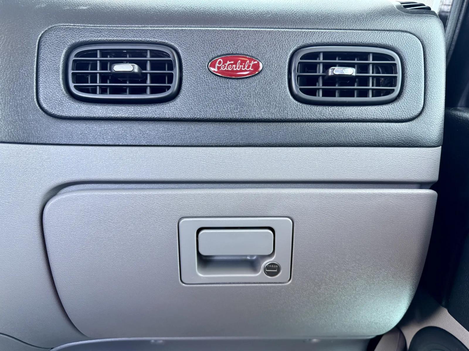 2022 Peterbilt 389 in New Lenox, IL — photo 19