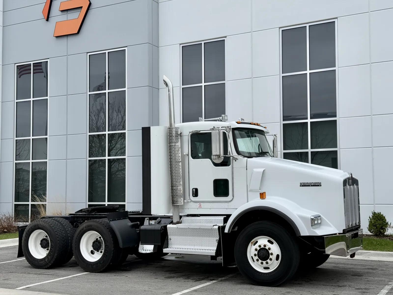 2015 Kenworth T800 in New Lenox, IL — photo 2