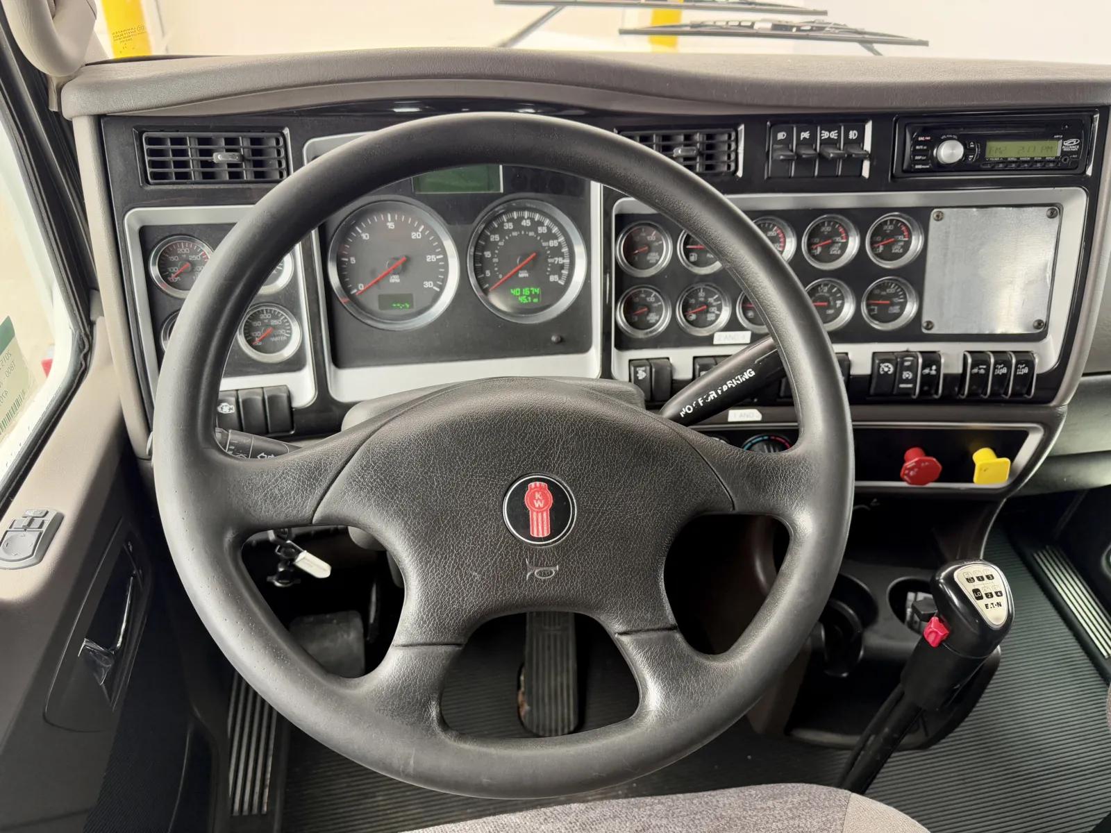 2015 Kenworth T800 in New Lenox, IL — photo 16