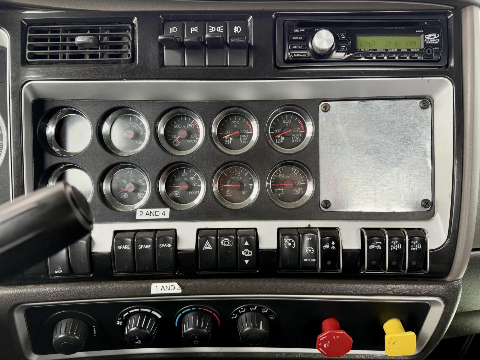 2015 Kenworth T800 in New Lenox, IL — photo 18