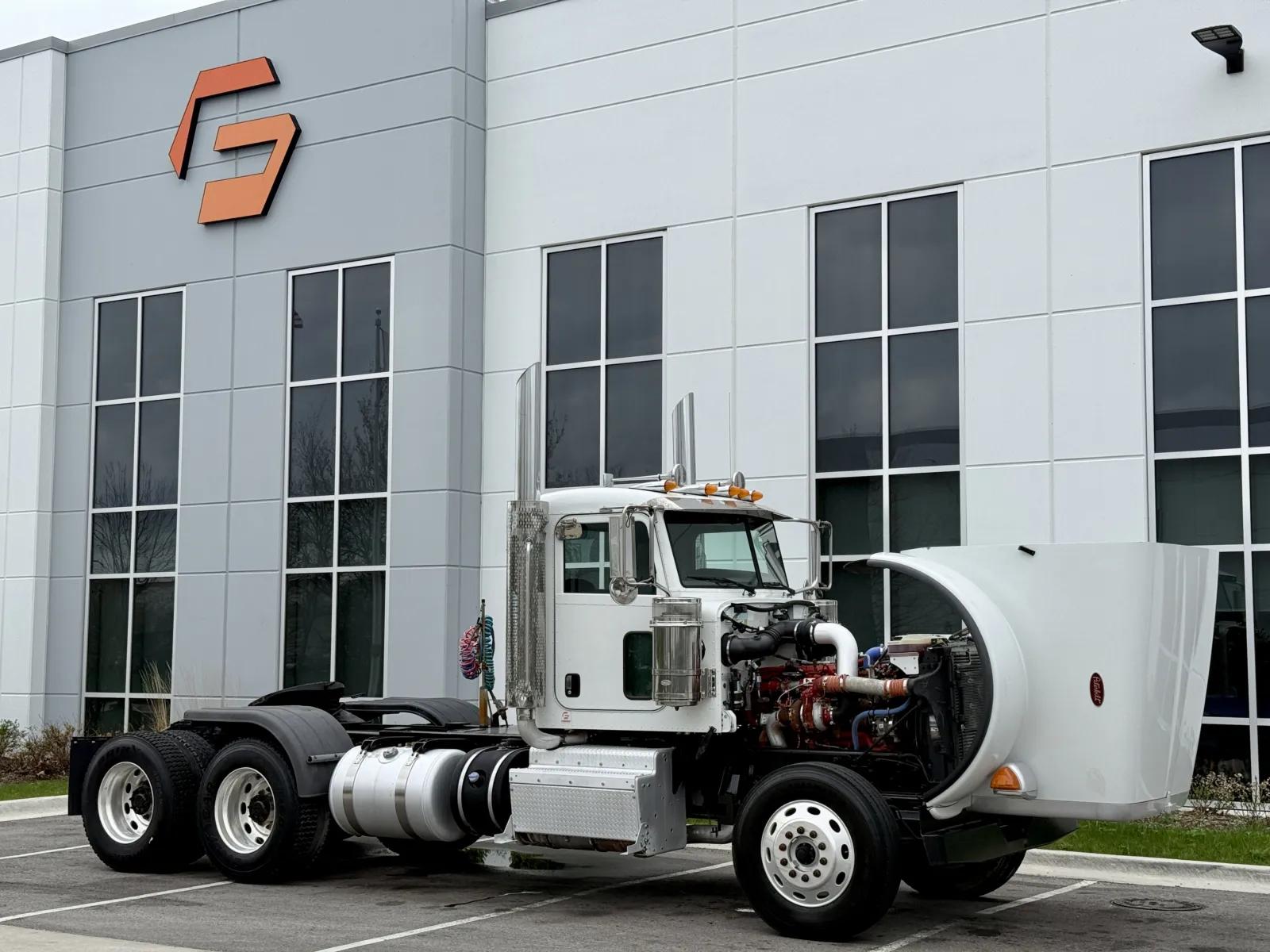 2013 Peterbilt 367 in New Lenox, IL — photo 9