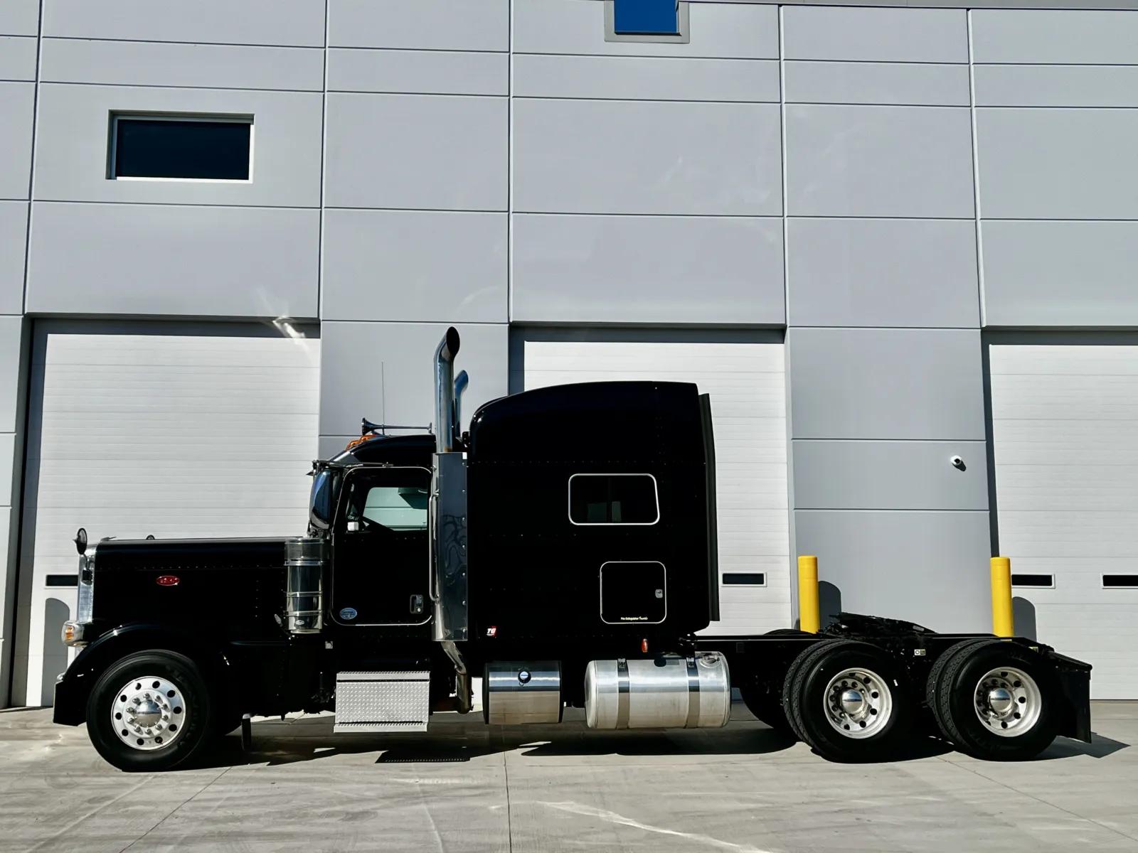 2019 Peterbilt 389 in New Lenox, IL — photo 4