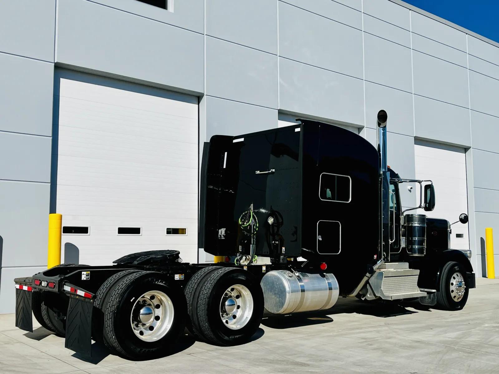 2019 Peterbilt 389 in New Lenox, IL — photo 5