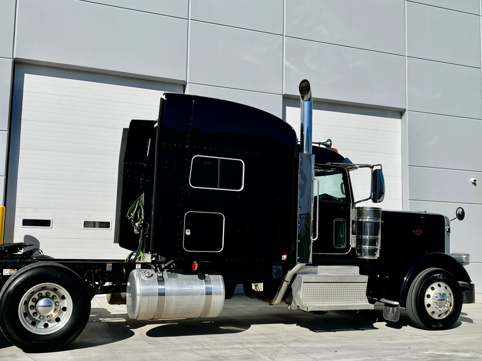2019 Peterbilt 389 in New Lenox, IL — photo 7