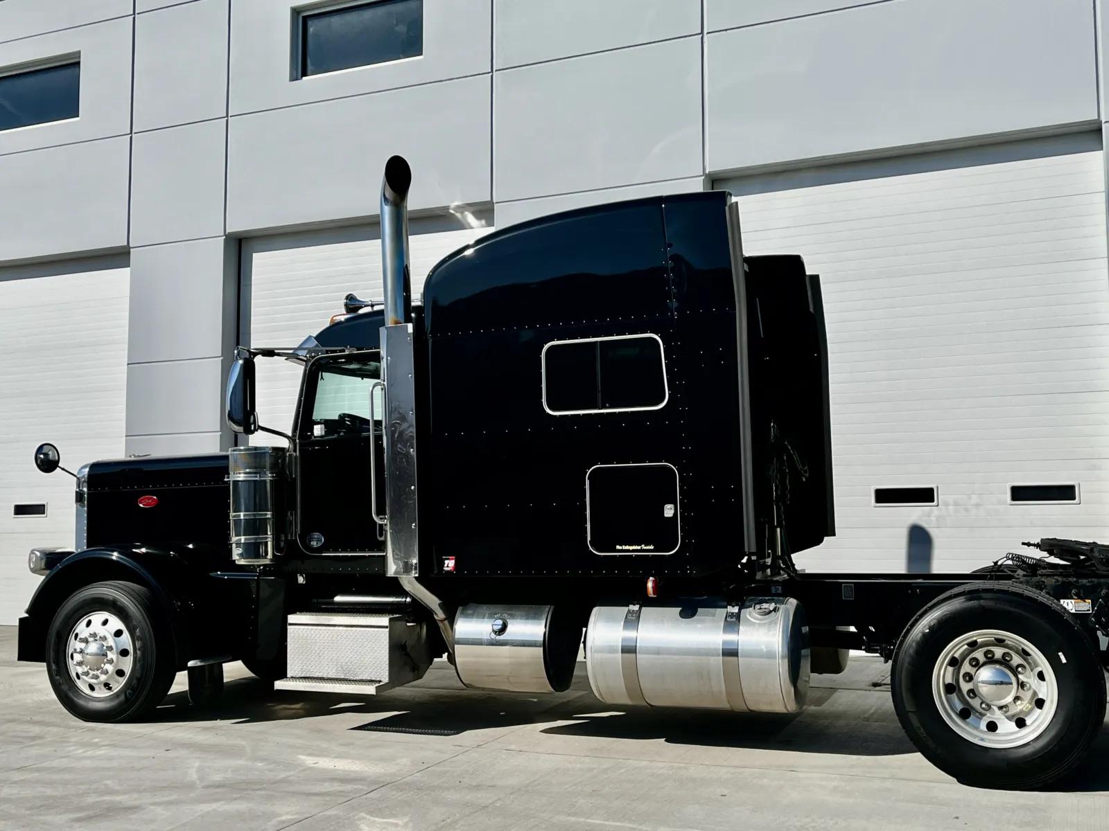 2019 Peterbilt 389 in New Lenox, IL — photo 8